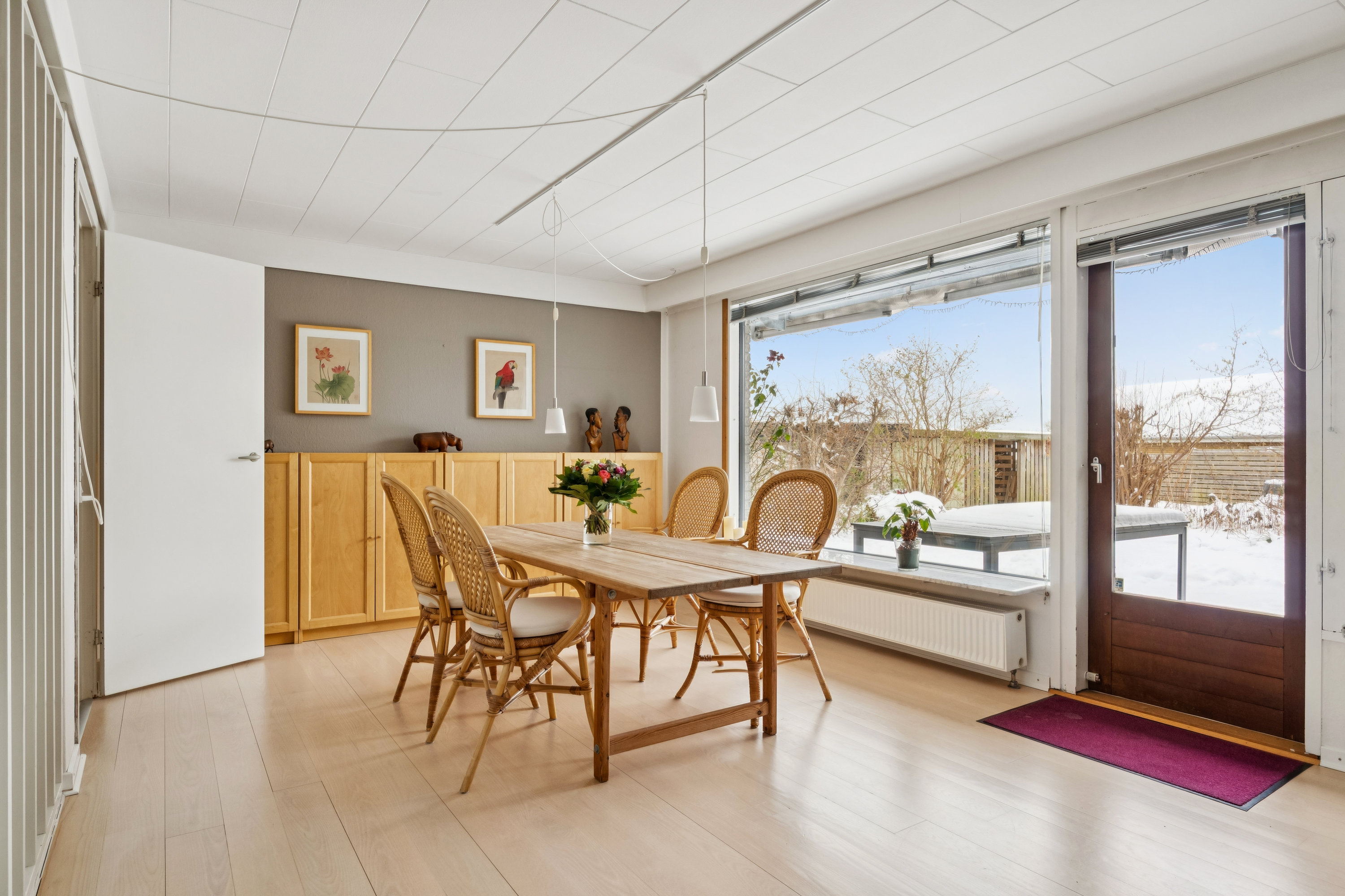 Fremhævet stue billede i fuldskærmstilstand. Billede af Sommerbuen 37, 2750 Ballerup