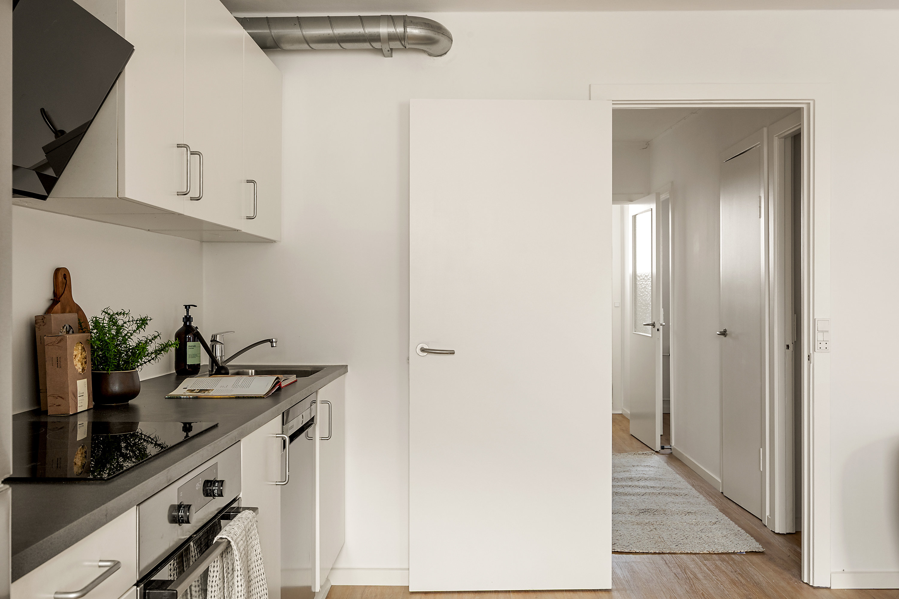 Fremhævet køkken billede i fuldskærmstilstand. Billede af Stubmøllevej 1, 2. 206., 2450 København SV