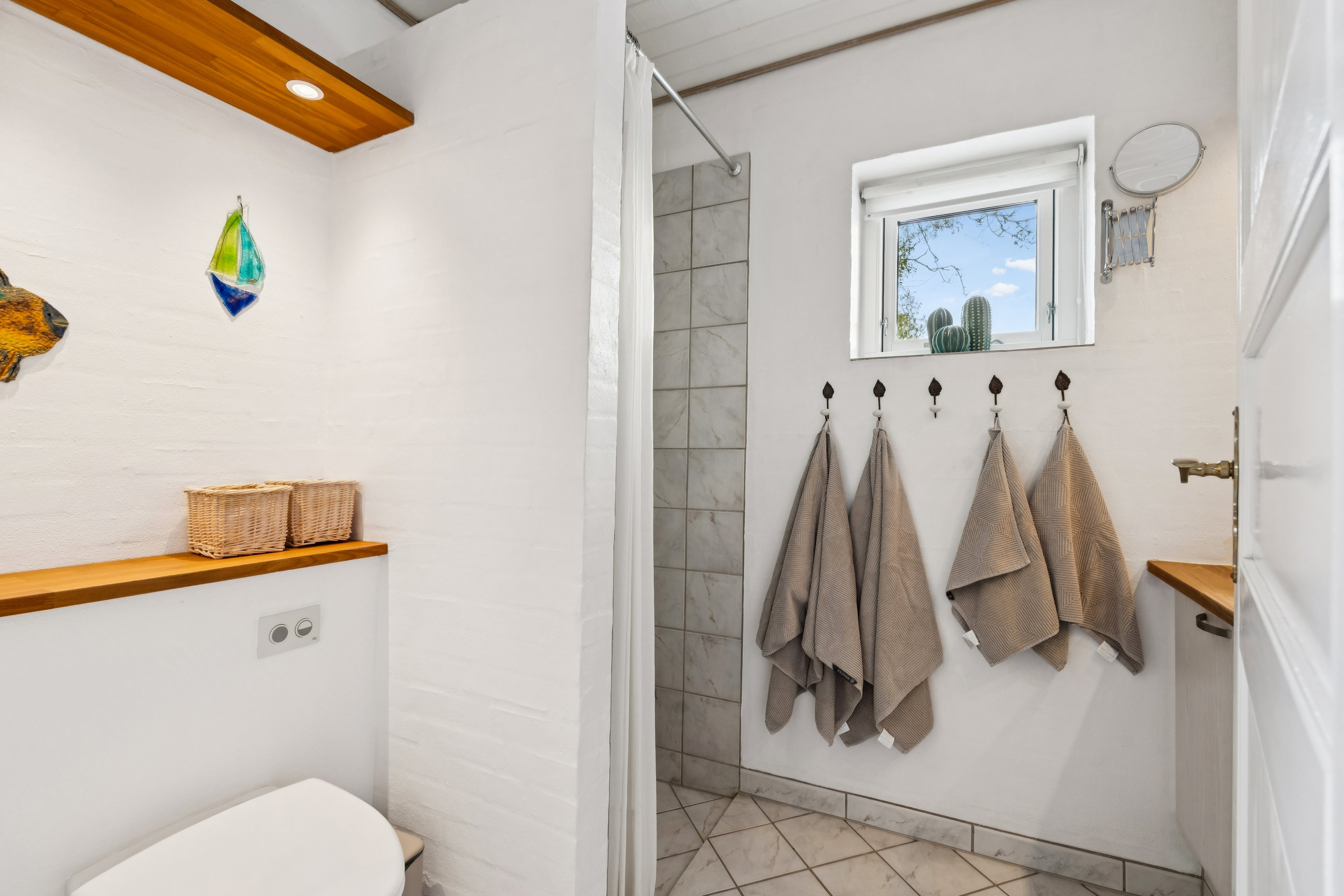 Fremhævet badeværelse billede i fuldskærmstilstand. Billede af Olinesmindevej 13, 8722 Hedensted