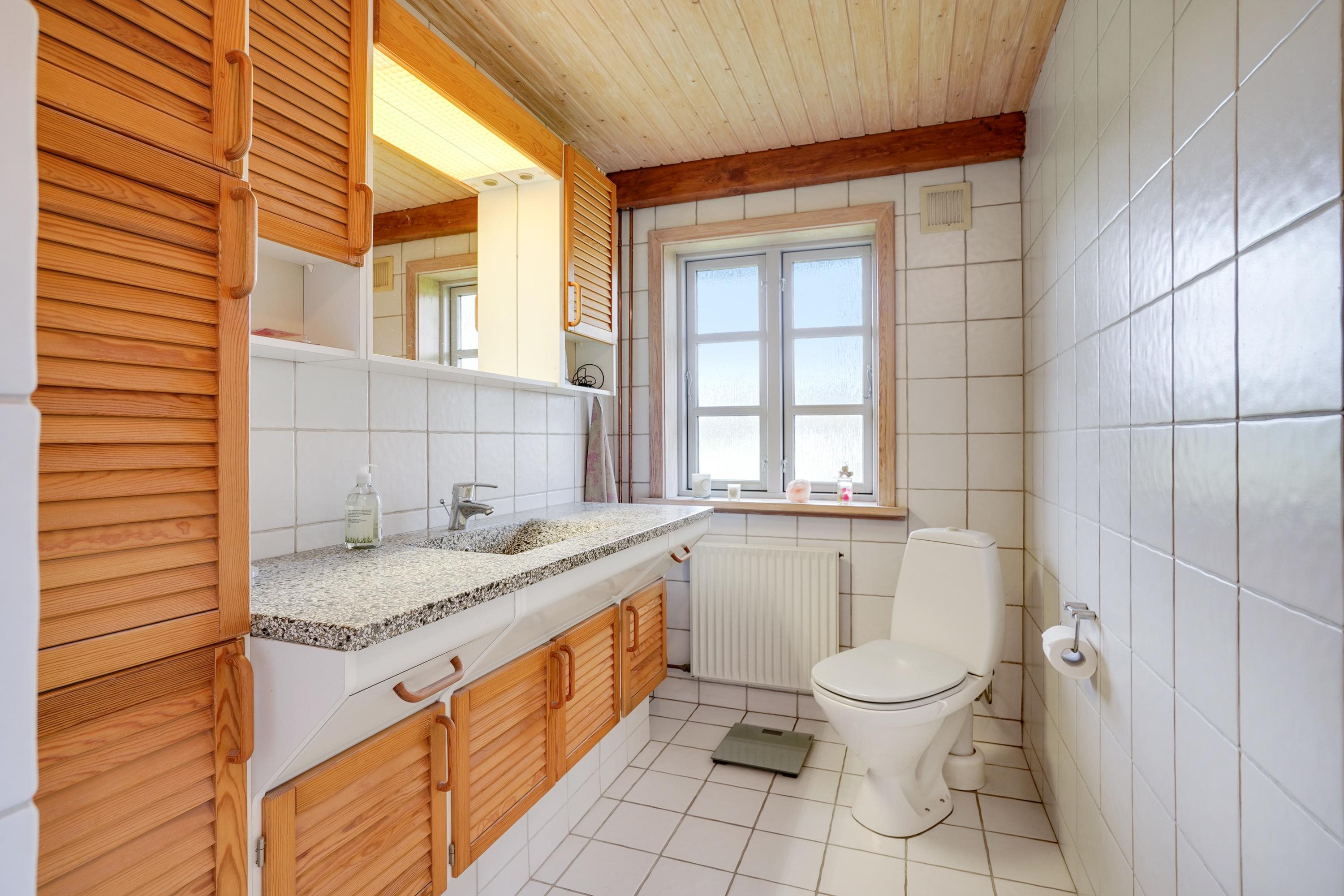 Fremhævet badeværelse billede i fuldskærmstilstand. Billede af Strandhuse 8, Bregninge, 4871 Horbelev