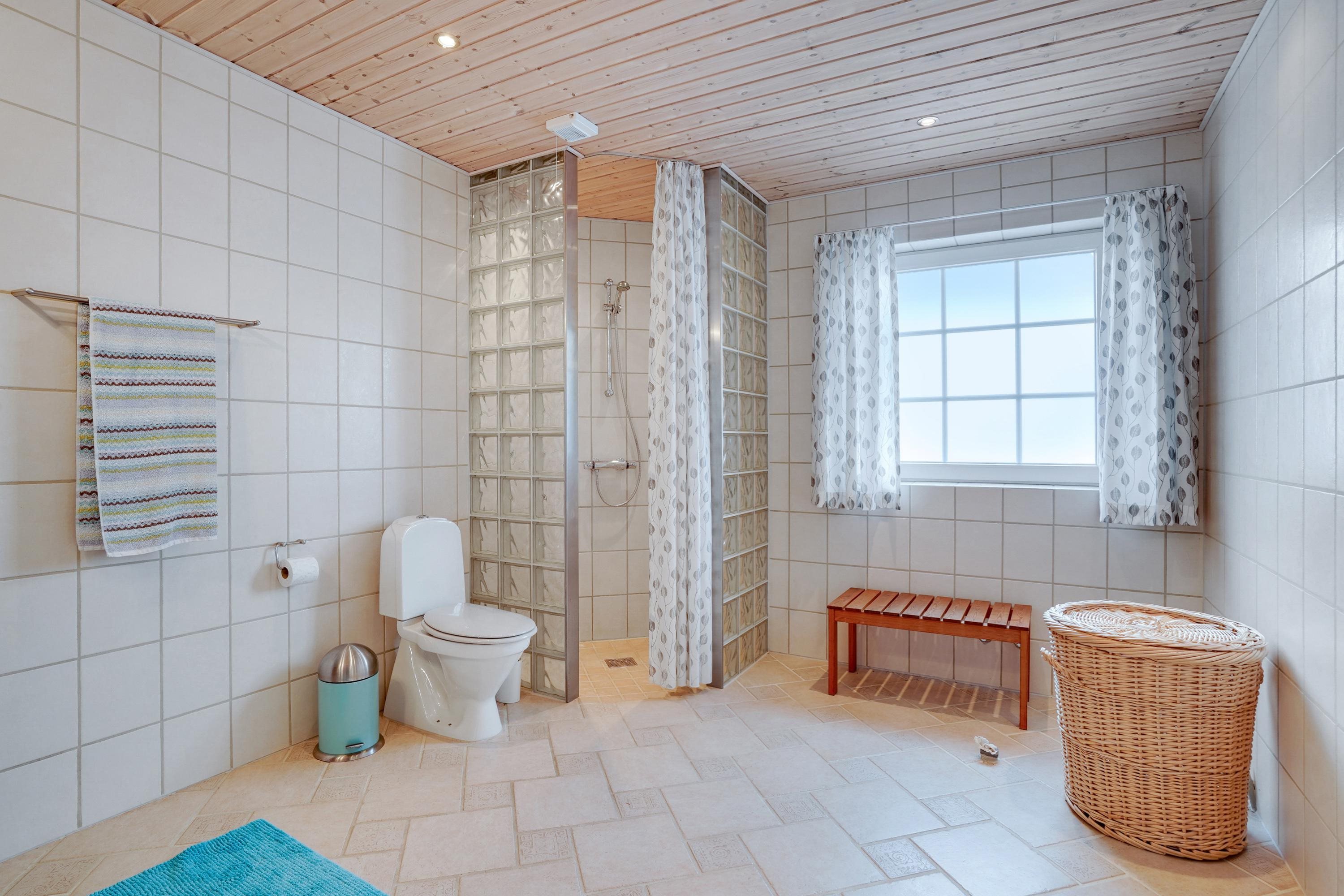 Fremhævet badeværelse billede i fuldskærmstilstand. Billede af Strandhuse 8, Bregninge, 4871 Horbelev