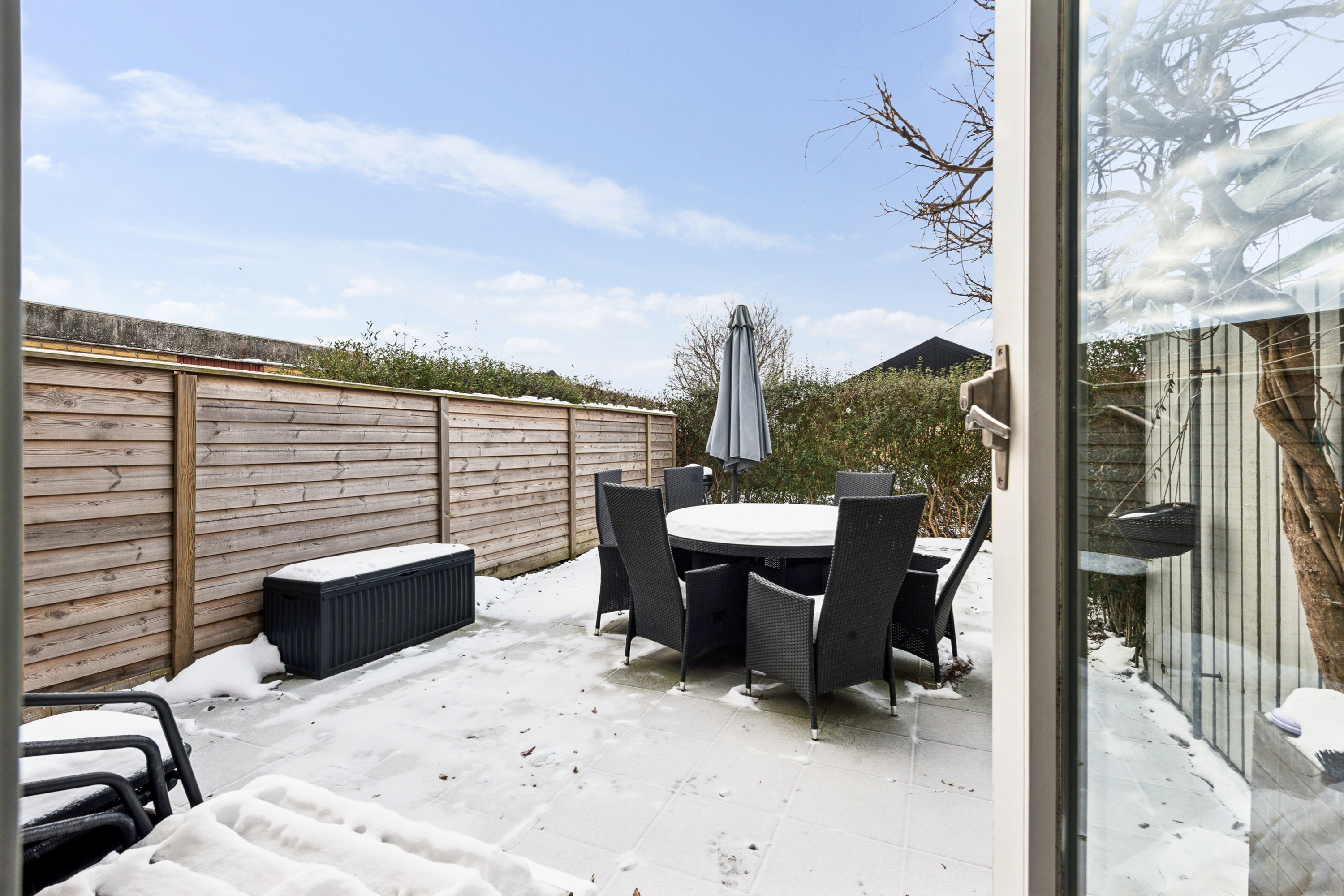 Fremhævet terrasse billede i fuldskærmstilstand. Billede af Elmehusene 48, 2600 Glostrup