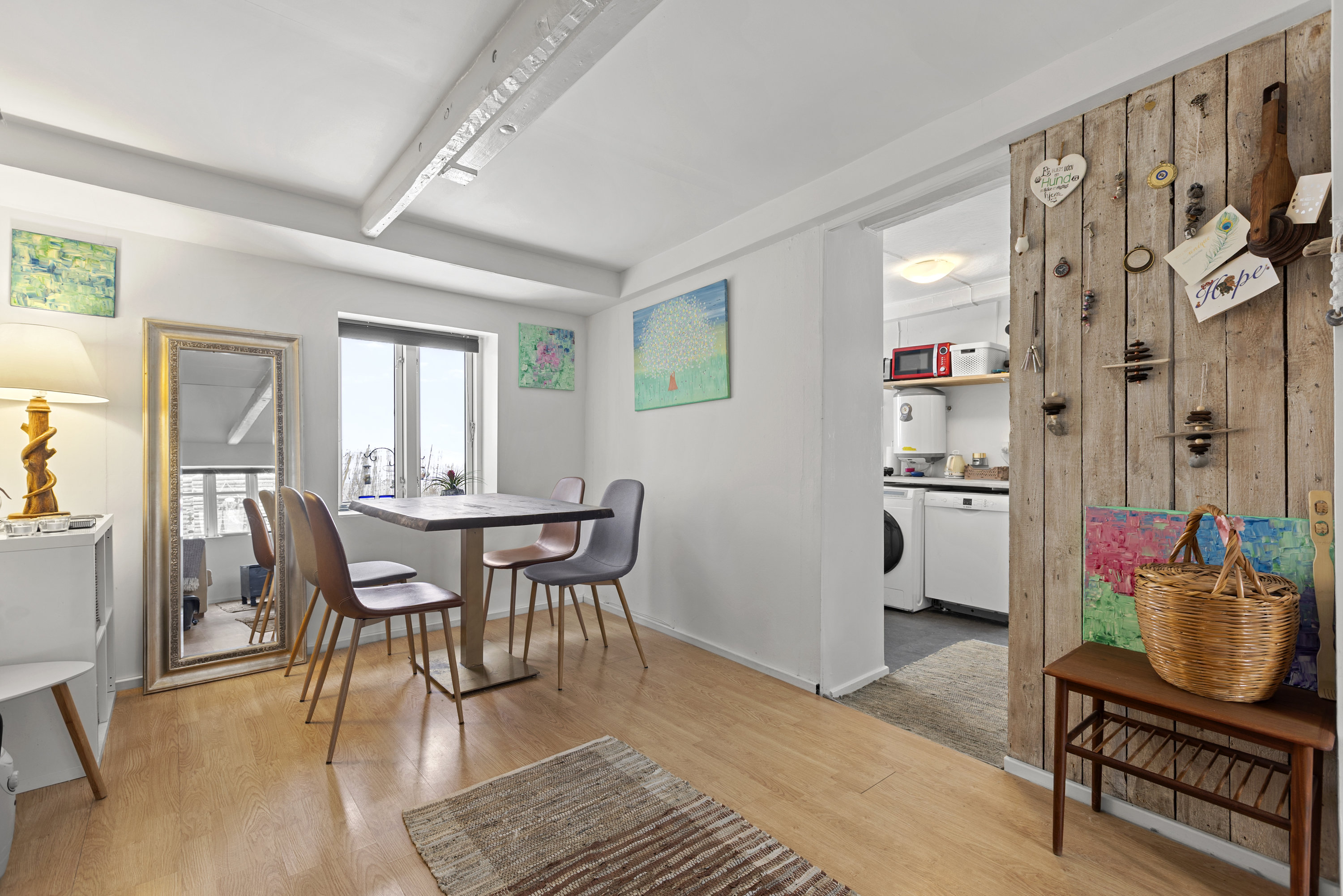 Fremhævet stue billede i fuldskærmstilstand. Billede af Tjørnelundevej 13, Tjørnelunde, 4270 Høng