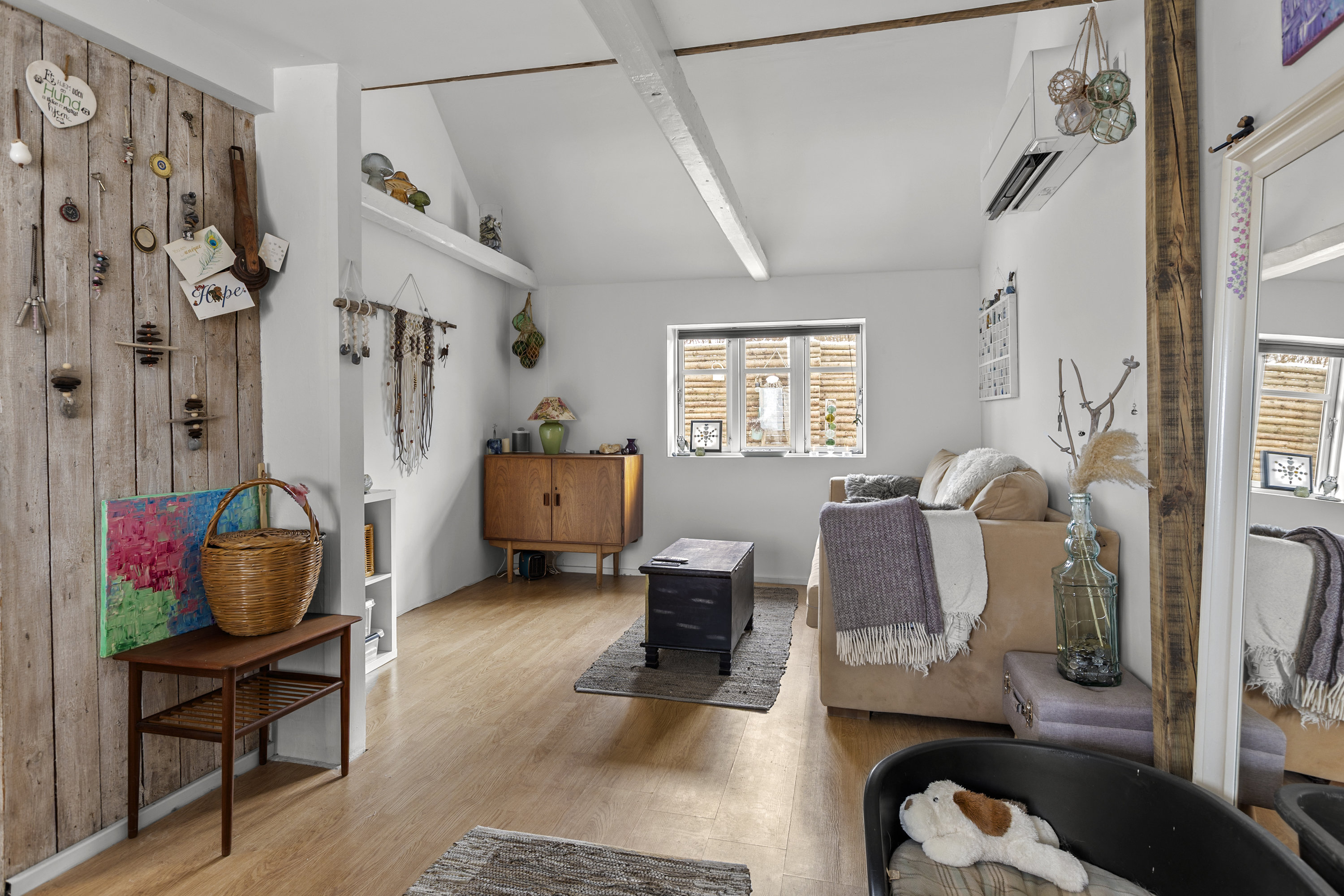 Fremhævet stue billede i fuldskærmstilstand. Billede af Tjørnelundevej 13, Tjørnelunde, 4270 Høng