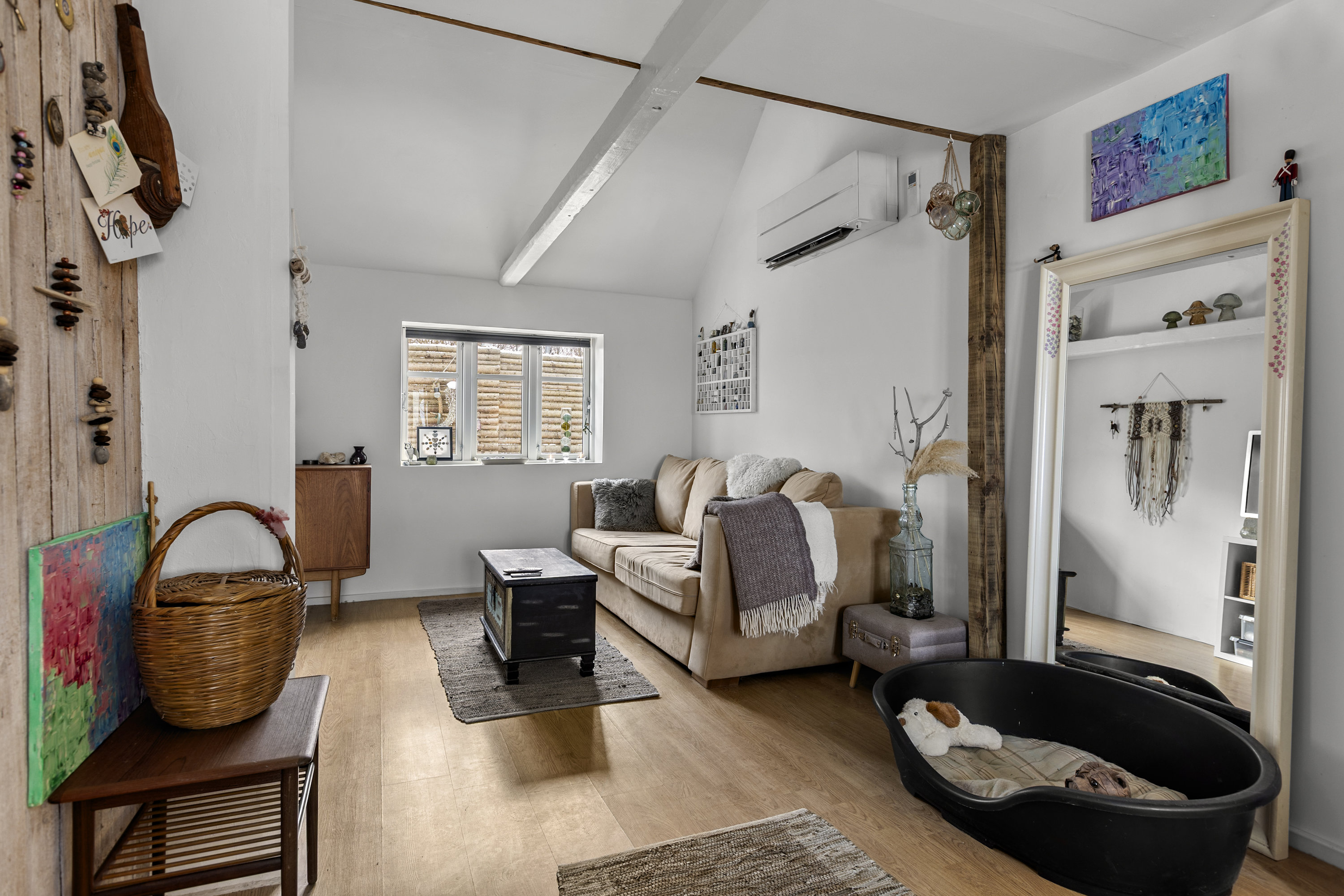 Fremhævet stue billede i fuldskærmstilstand. Billede af Tjørnelundevej 13, Tjørnelunde, 4270 Høng