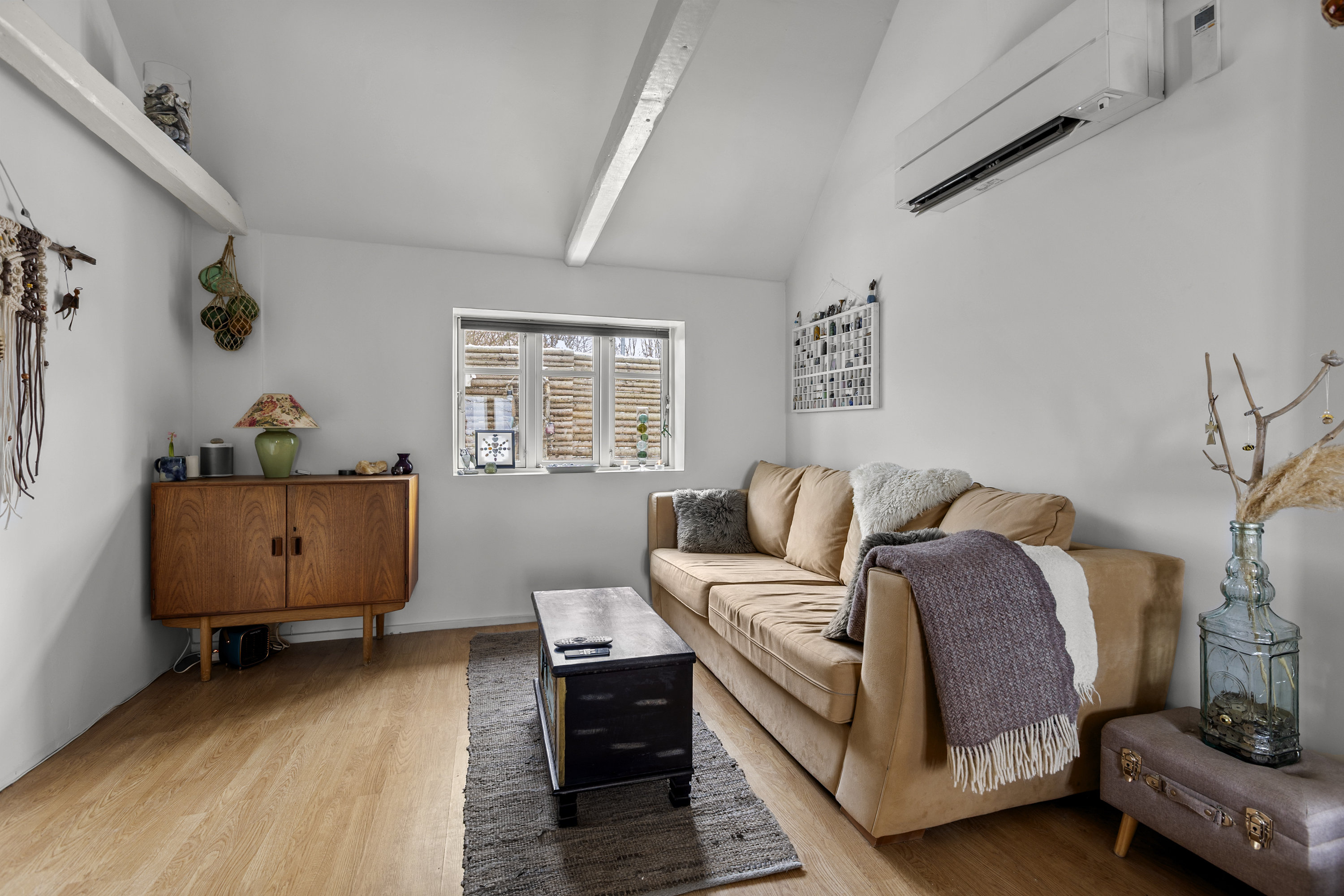 Fremhævet stue billede i fuldskærmstilstand. Billede af Tjørnelundevej 13, Tjørnelunde, 4270 Høng