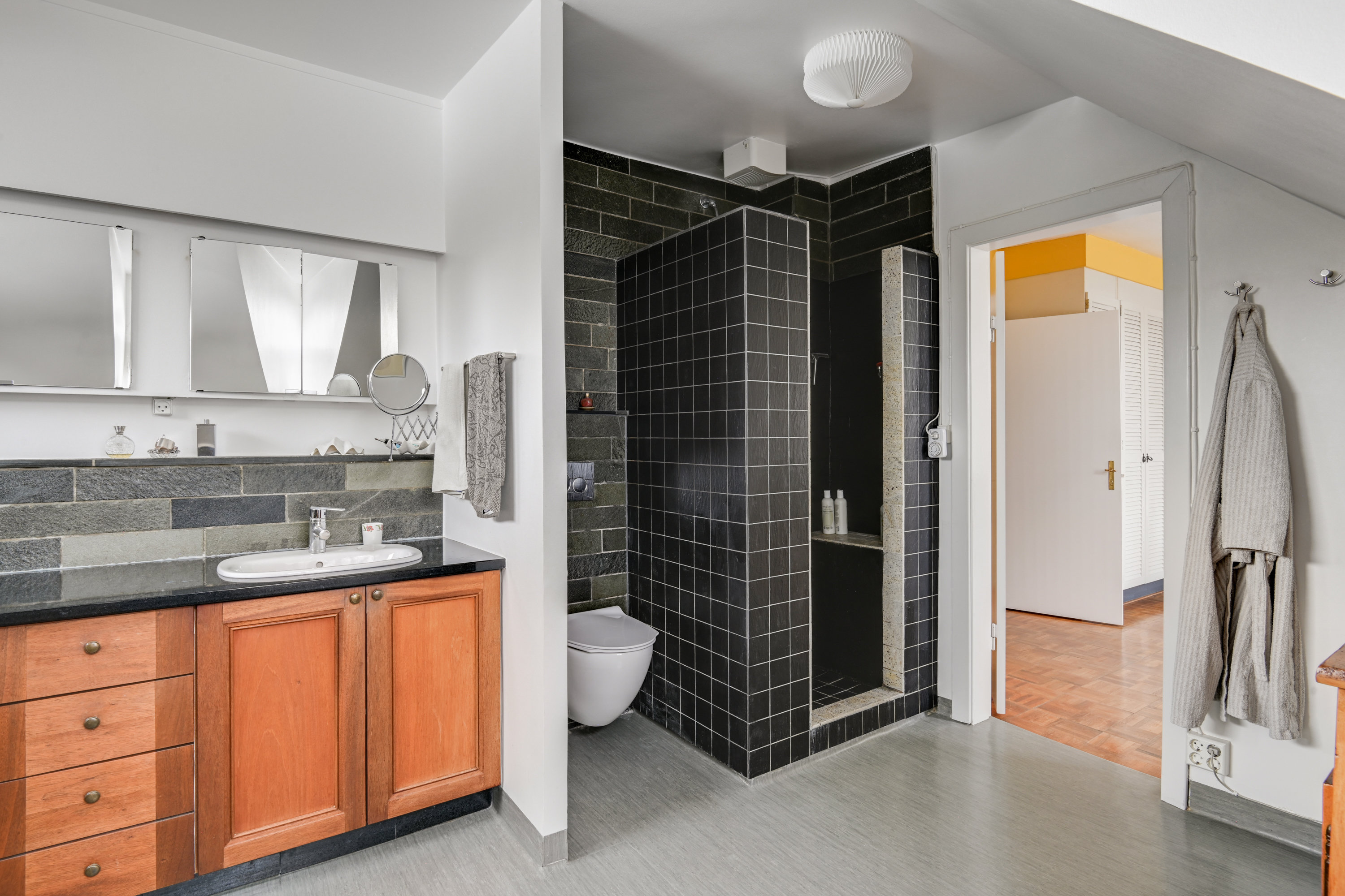 Fremhævet andet billede i fuldskærmstilstand. Billede af Strandvejen 649, 2930 Klampenborg