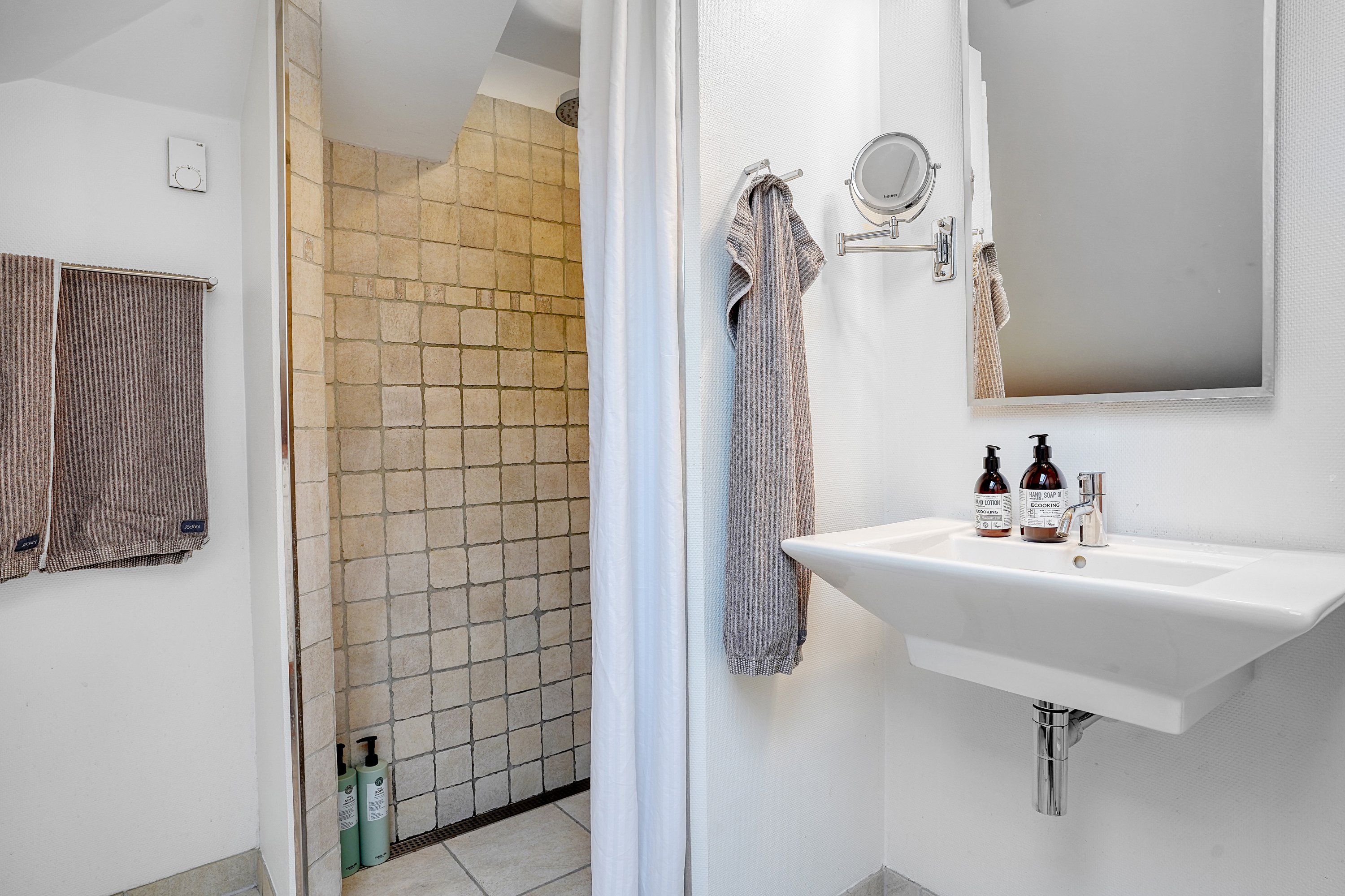 Fremhævet badeværelse billede i fuldskærmstilstand. Billede af Skandrups Alle 39, Hareskov, 3500 Værløse