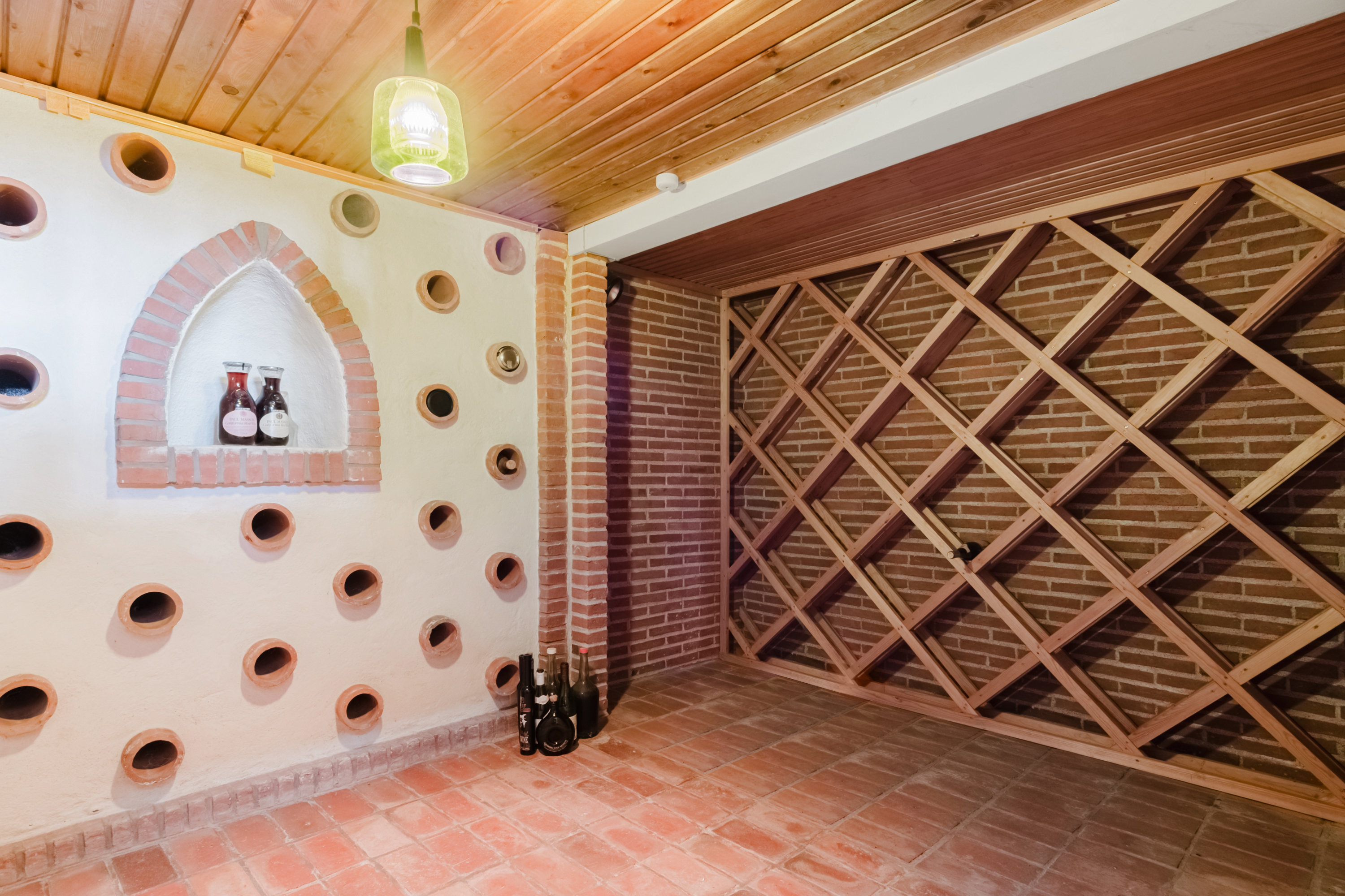 Fremhævet vinkælder billede i fuldskærmstilstand. Billede af Toftevej 15, Brylle, 5690 Tommerup