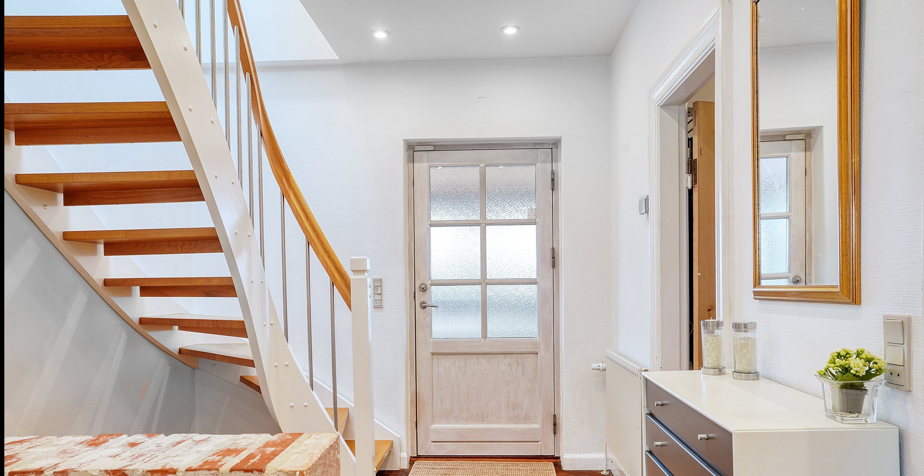 Fremhævet entré billede i fuldskærmstilstand. Billede af Skandrups Alle 39, Hareskov, 3500 Værløse