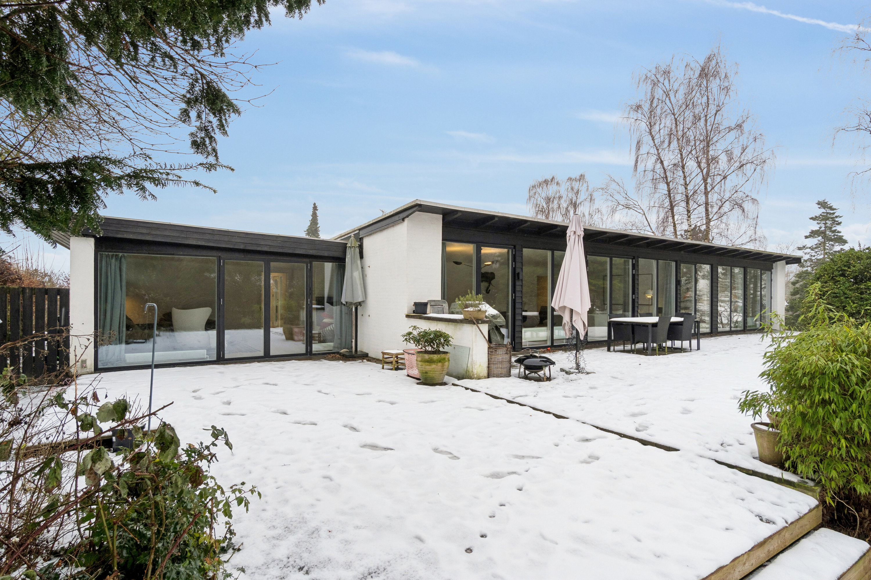 Miniaturebillede 1: set fra haven. Billede af Gammel Holtevej 104C, Gl Holte, 2840 Holte