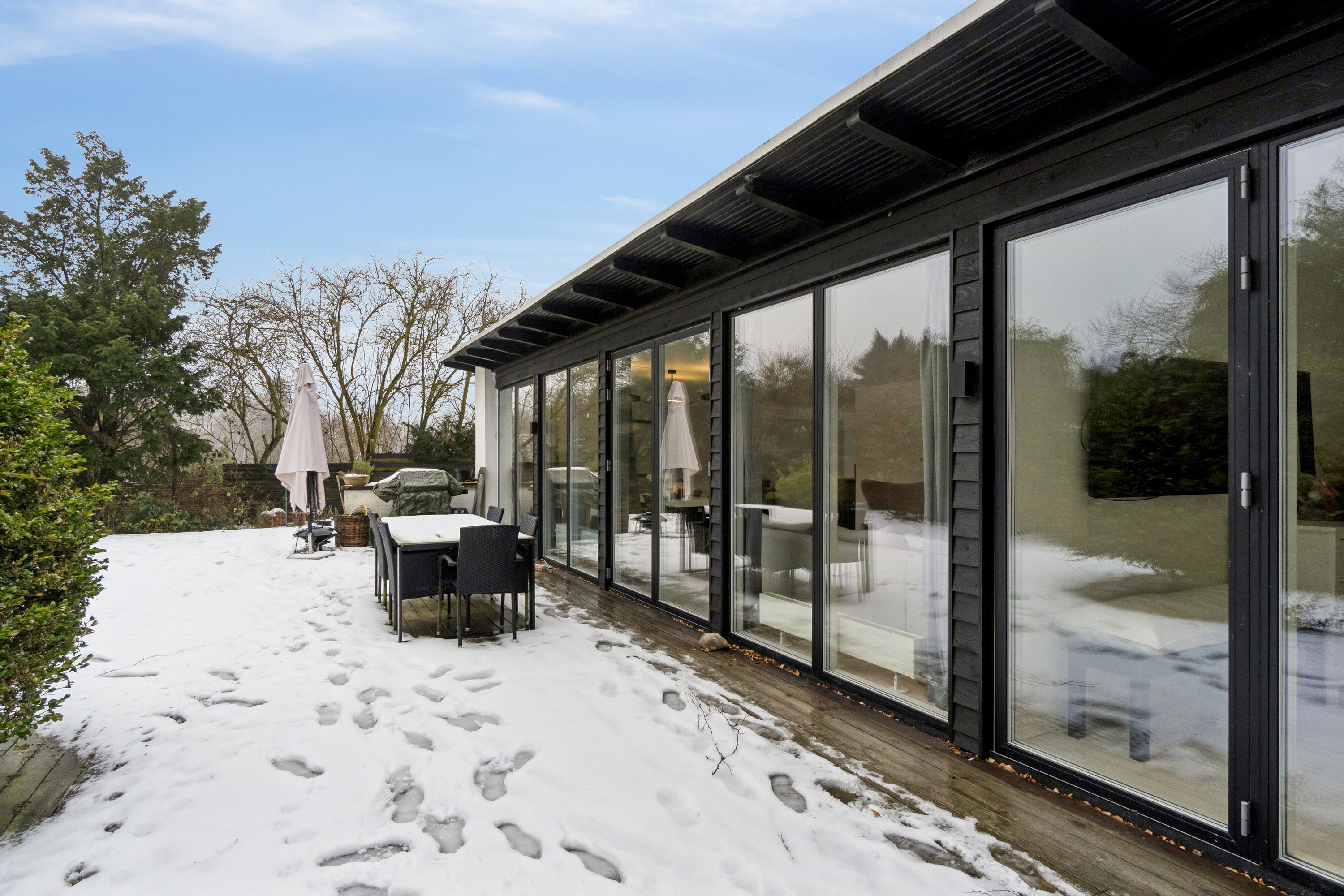 Fremhævet set fra haven billede i fuldskærmstilstand. Billede af Gammel Holtevej 104C, Gl Holte, 2840 Holte