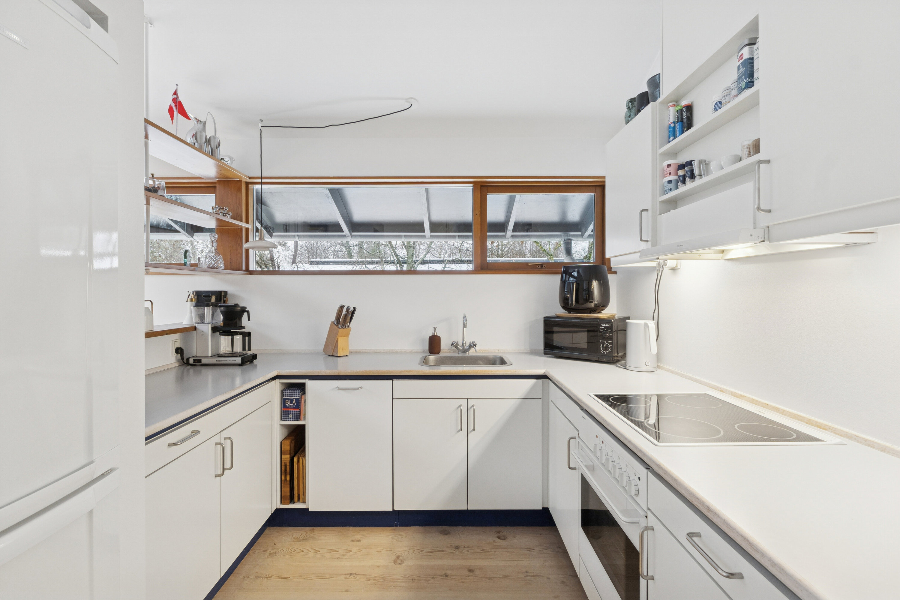 Fremhævet køkken billede i fuldskærmstilstand. Billede af Dianas Have 36, 2970 Hørsholm