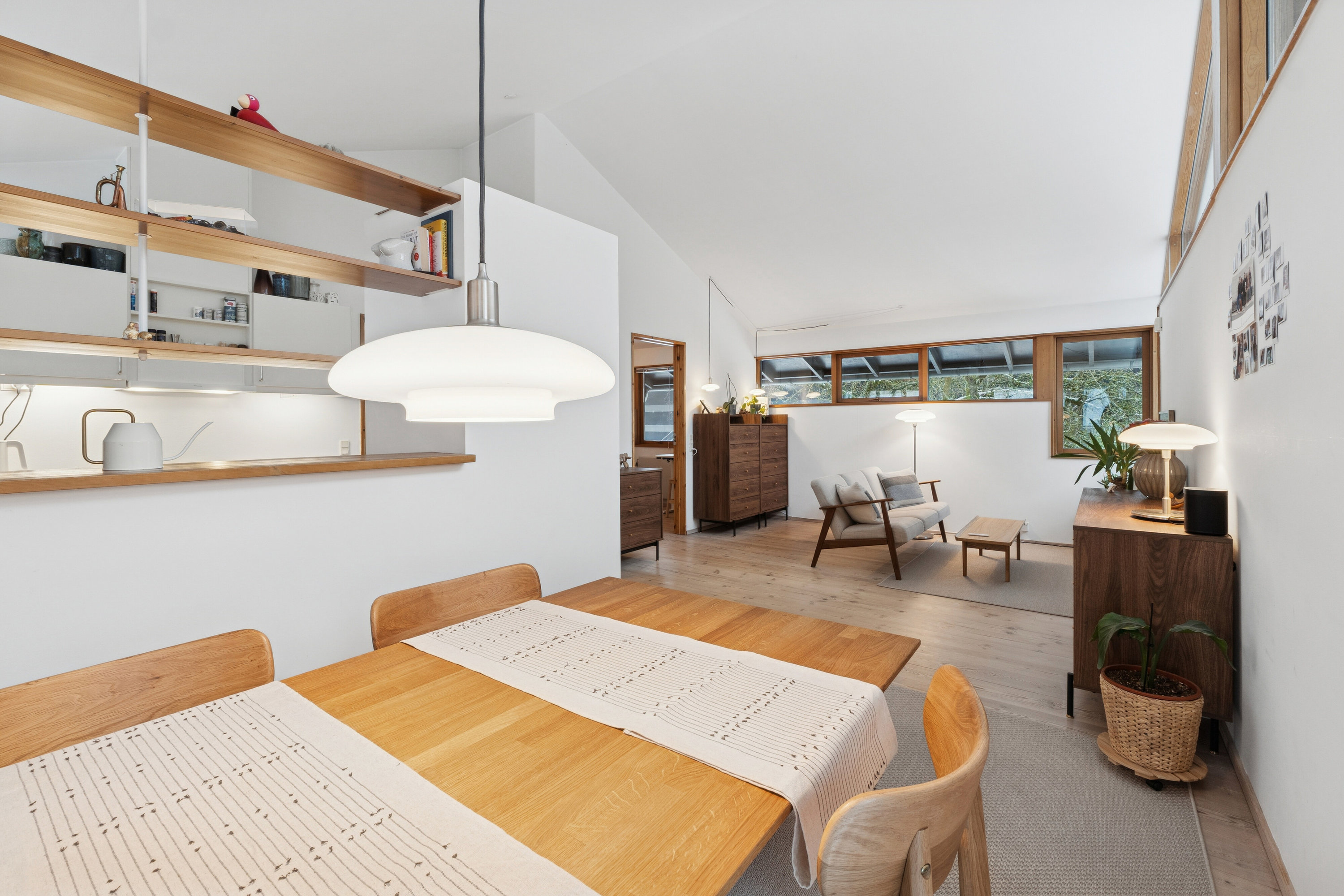 Fremhævet spisestue billede i fuldskærmstilstand. Billede af Dianas Have 36, 2970 Hørsholm