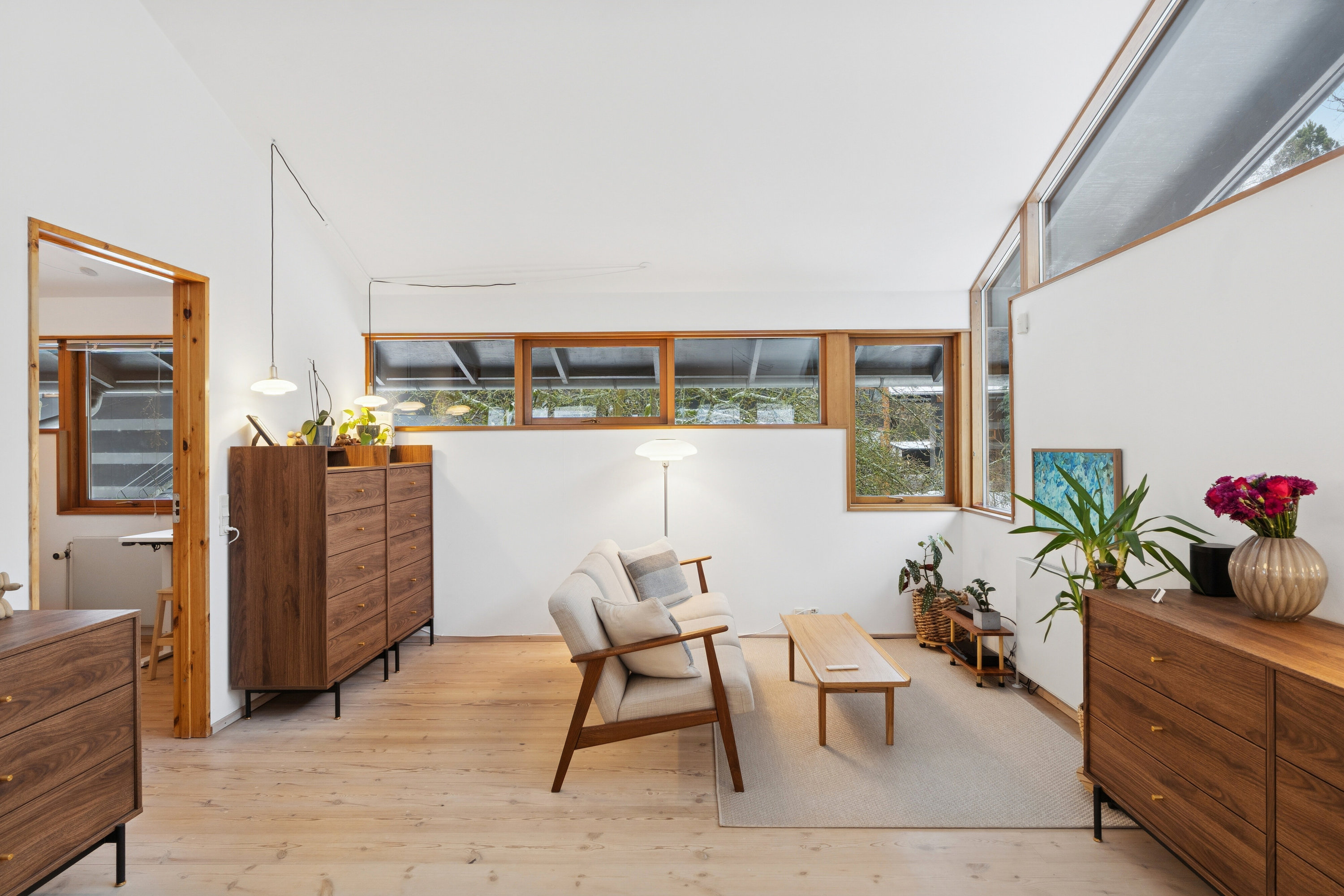 Fremhævet stue billede i fuldskærmstilstand. Billede af Dianas Have 36, 2970 Hørsholm