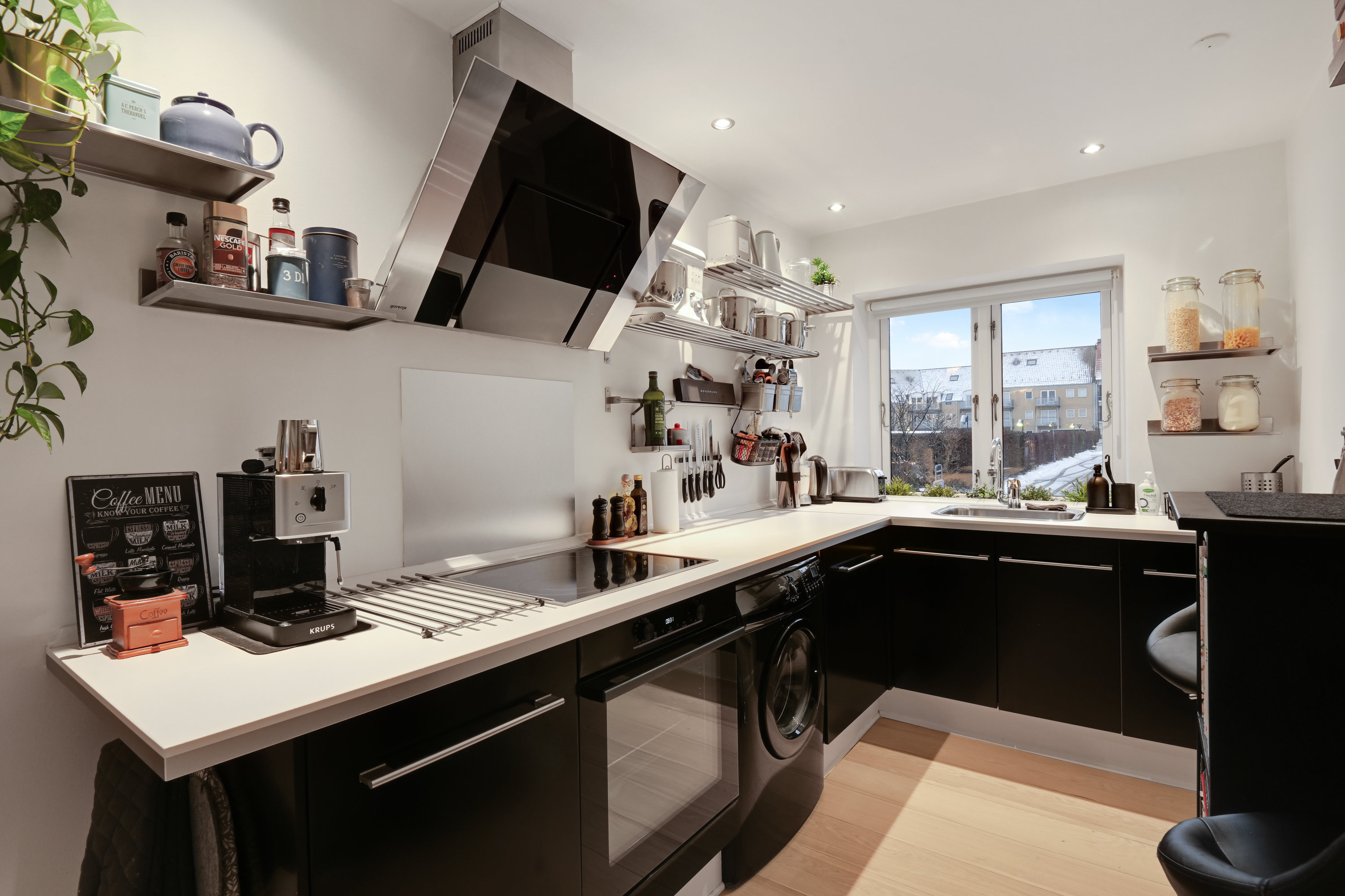 Fremhævet andet billede i fuldskærmstilstand. Billede af Bonkesvej 10, st.. tv., 2650 Hvidovre