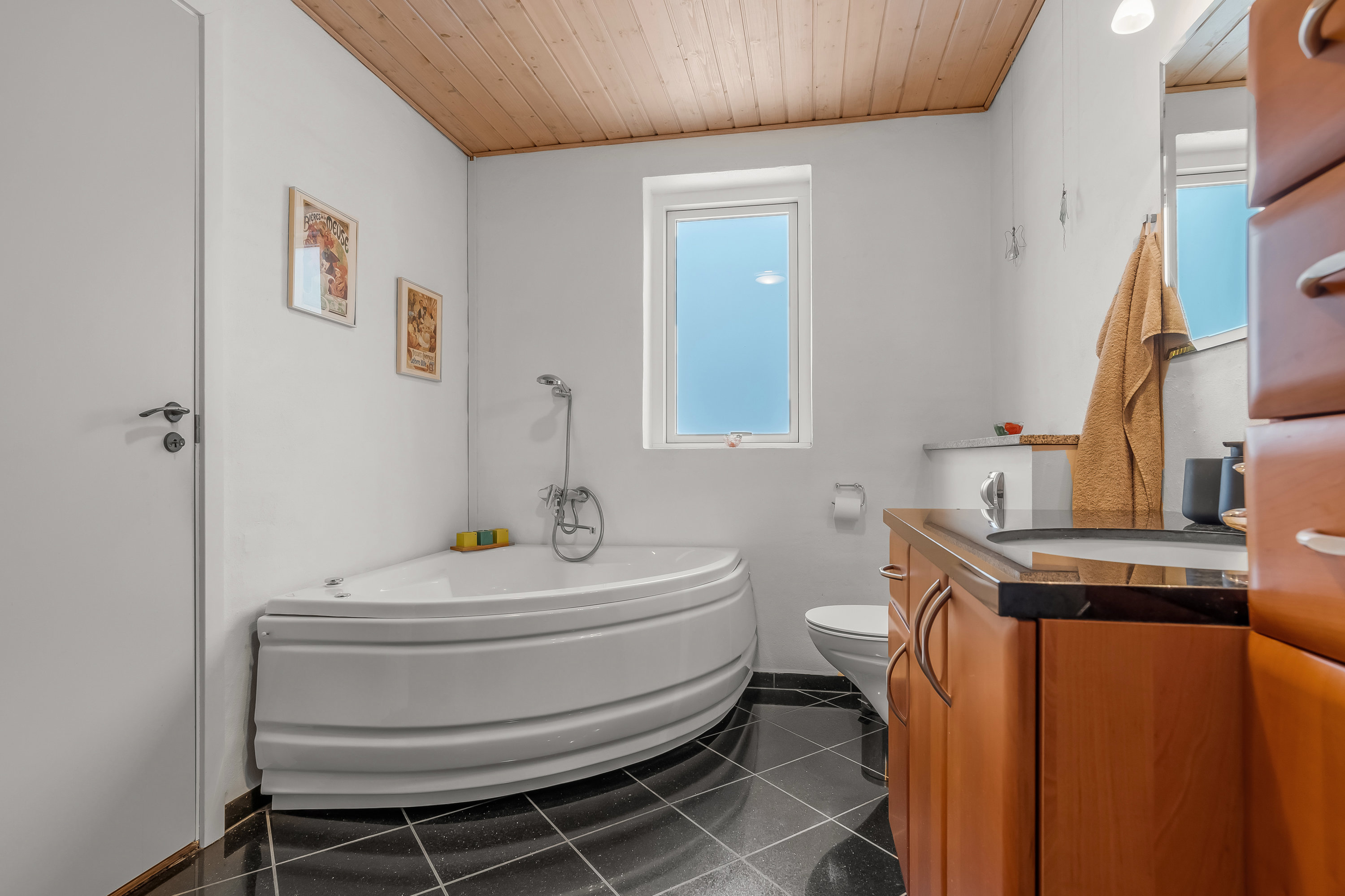 Fremhævet badeværelse billede i fuldskærmstilstand. Billede af Leharsvej 4, 7500 Holstebro