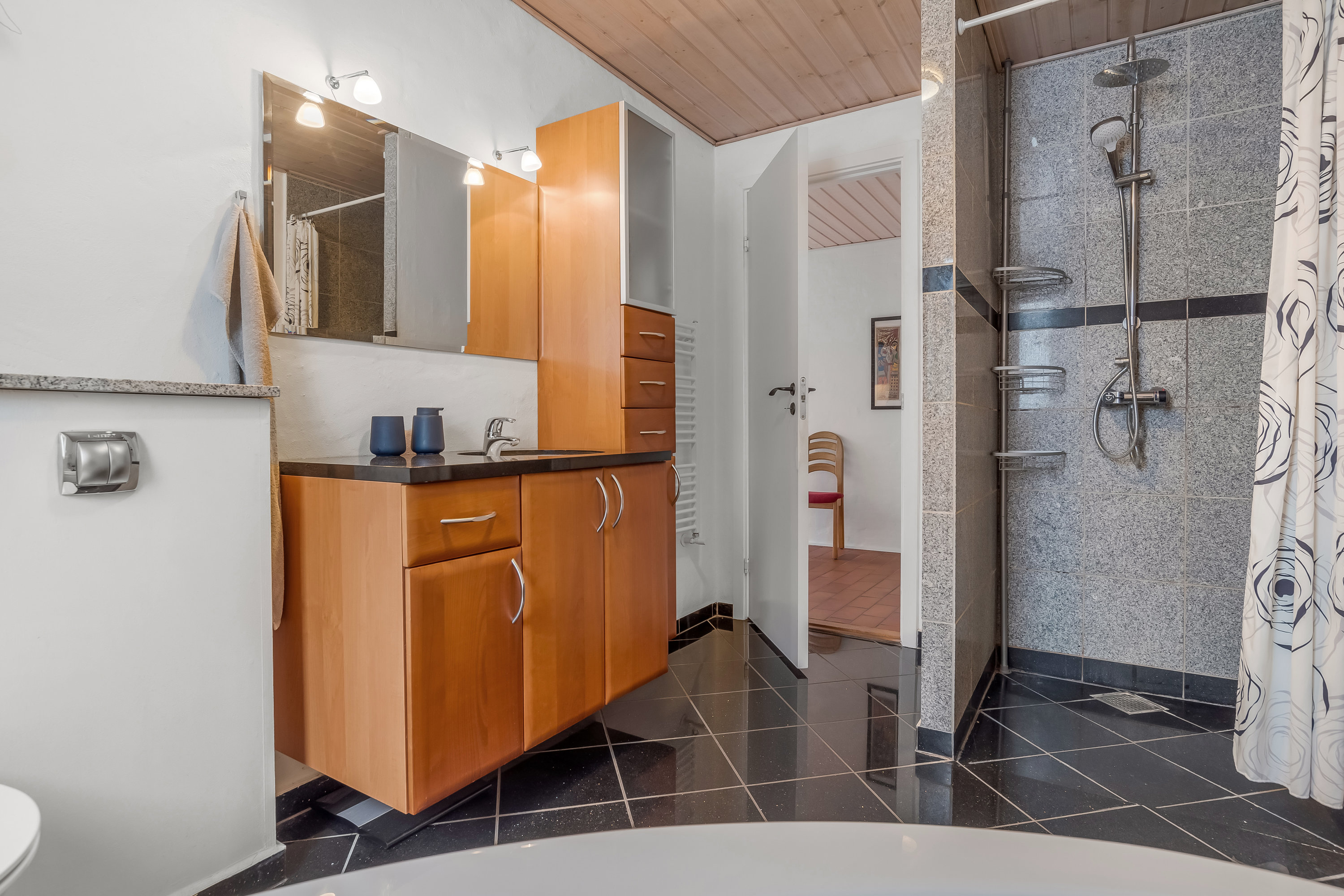 Fremhævet badeværelse billede i fuldskærmstilstand. Billede af Leharsvej 4, 7500 Holstebro