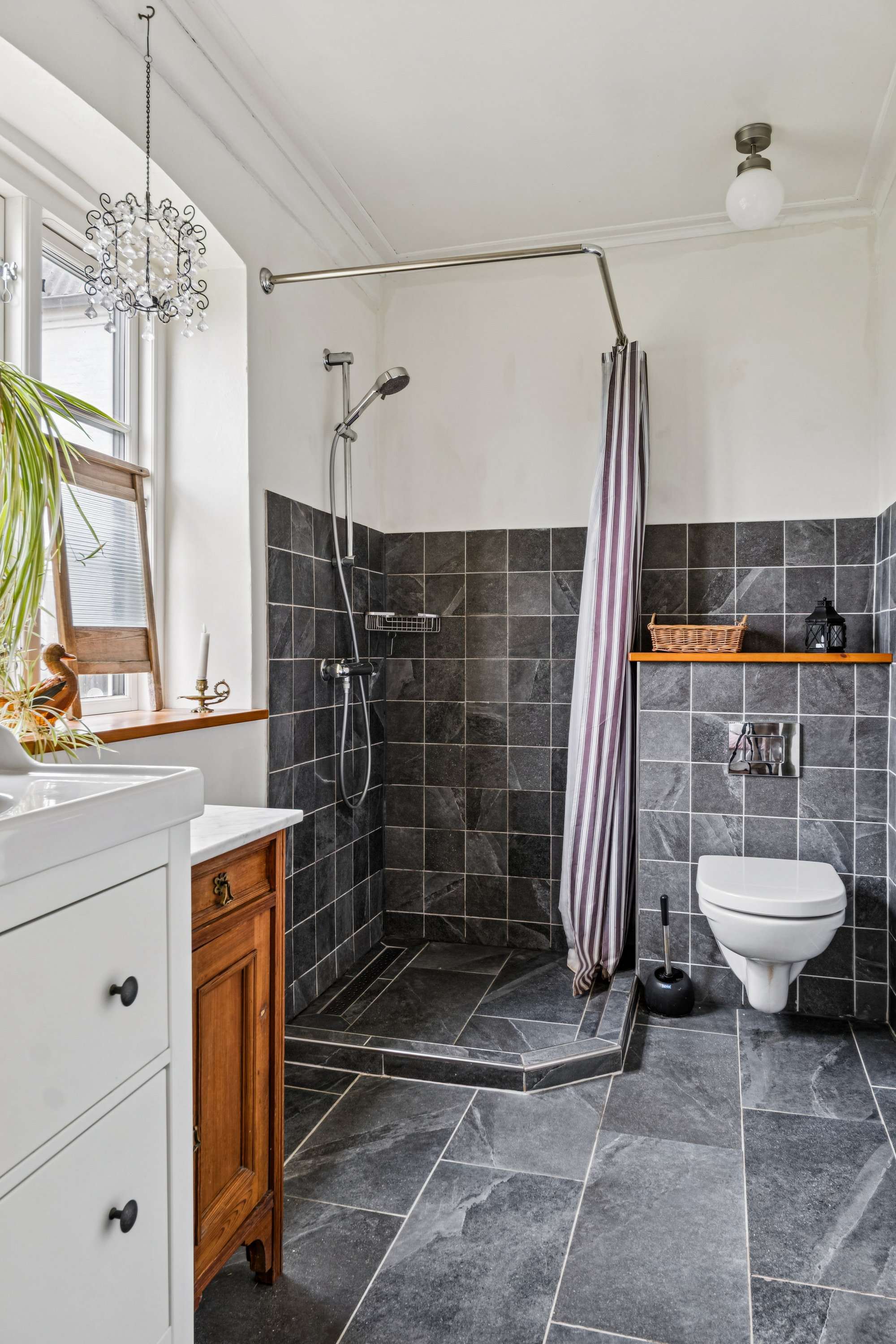 Fremhævet badeværelse billede i fuldskærmstilstand. Billede af Ll. Stokkebyvej 4, 5970 Ærøskøbing