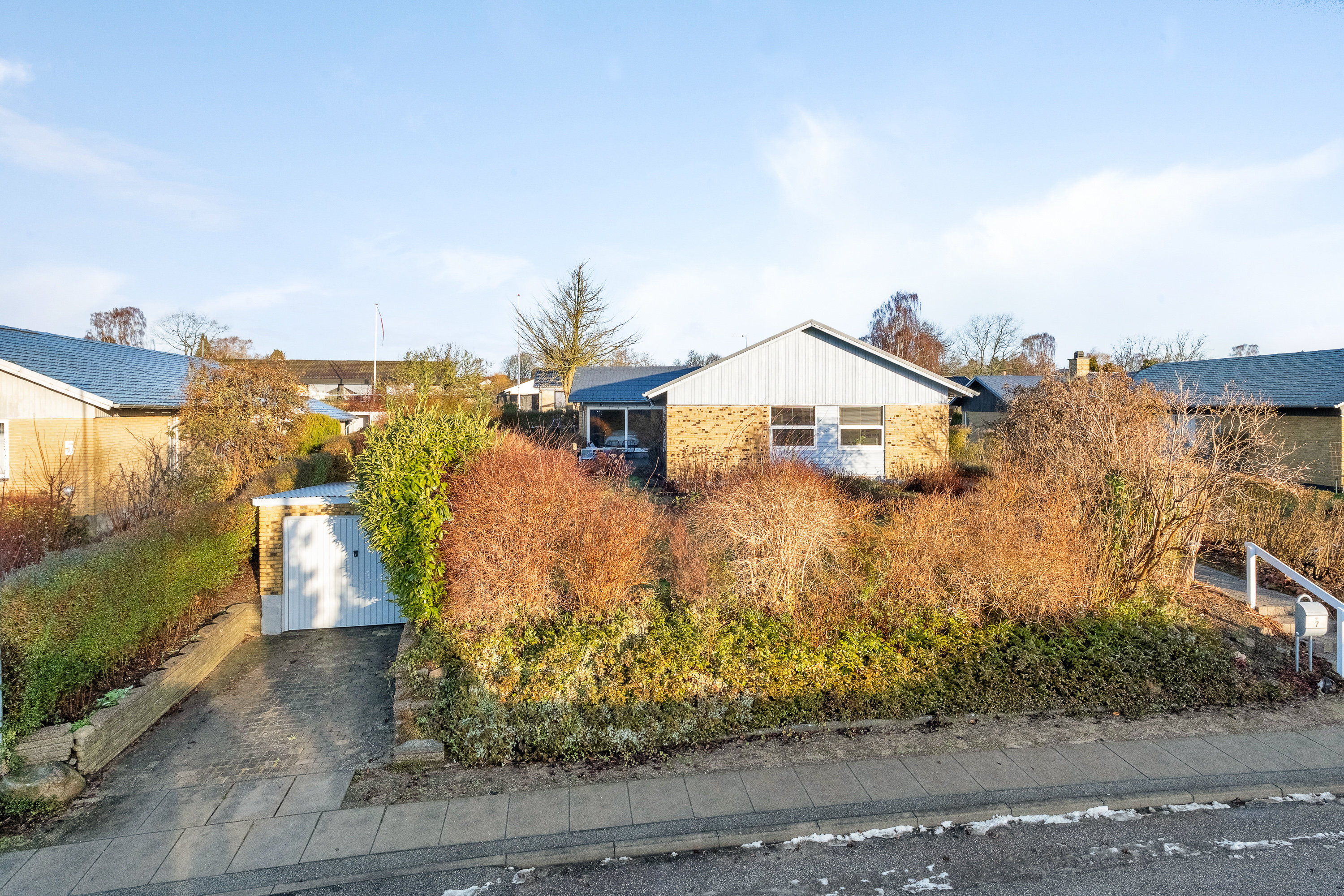 Fremhævet facade billede i fuldskærmstilstand. Billede af Spergelbakken 7, 8520 Lystrup