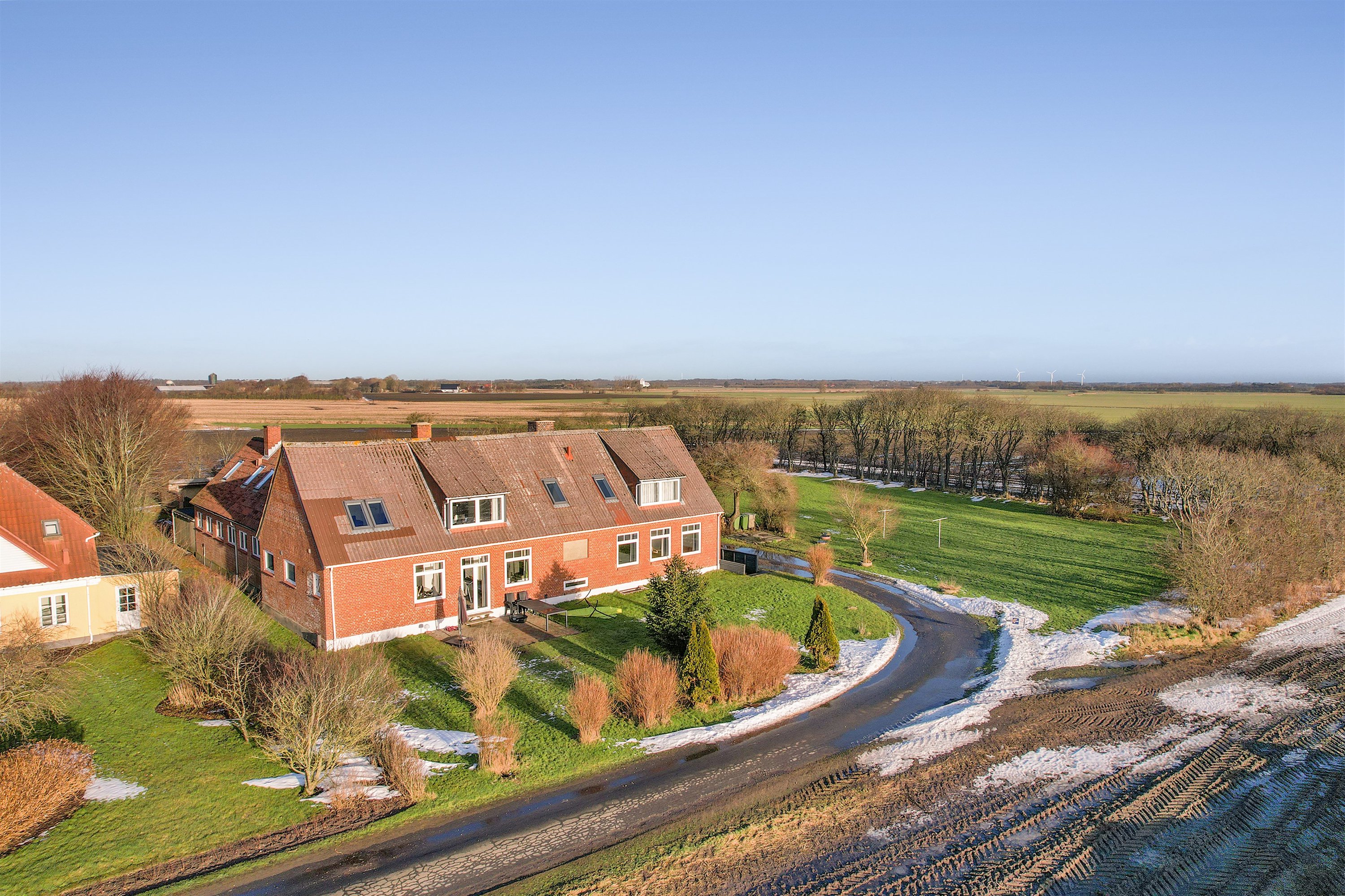 Fremhævet luftfoto billede i fuldskærmstilstand. Billede af Allerupvej 15A-C, Sneum, 6731 Tjæreborg