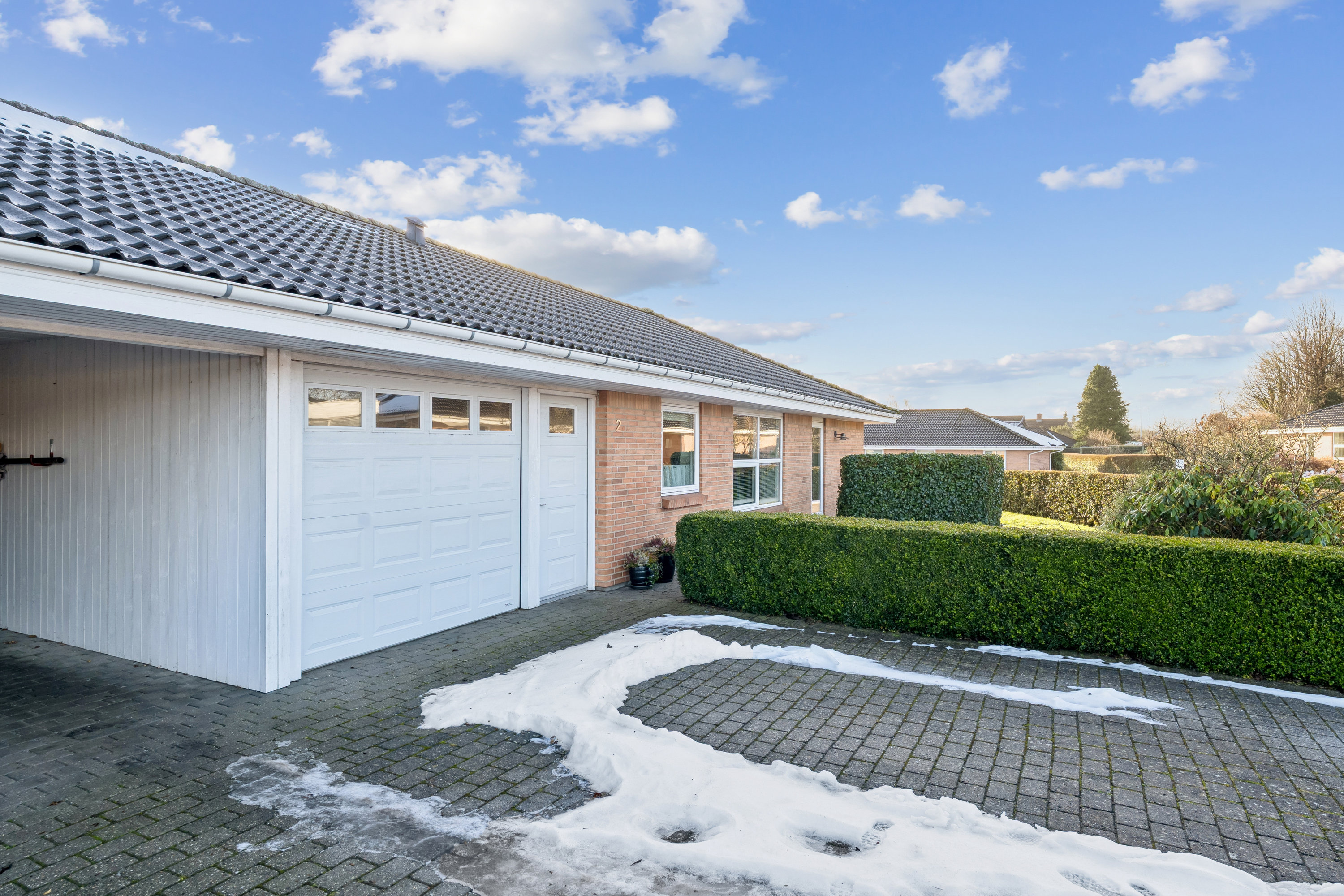 Fremhævet garage billede i fuldskærmstilstand. Billede af Kirkevænget 2, 8722 Hedensted