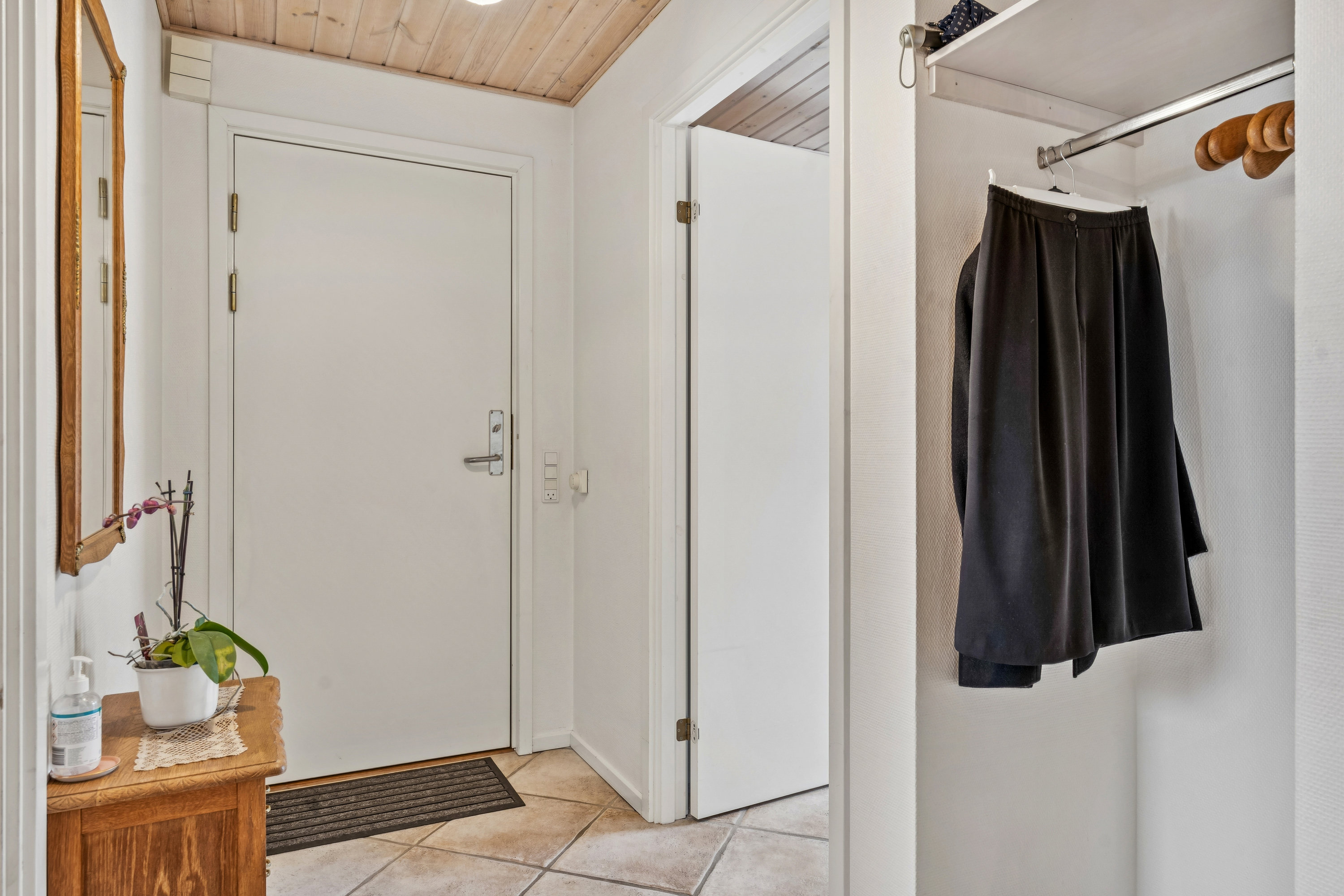 Fremhævet entré/gang billede i fuldskærmstilstand. Billede af Kirkevænget 2, 8722 Hedensted