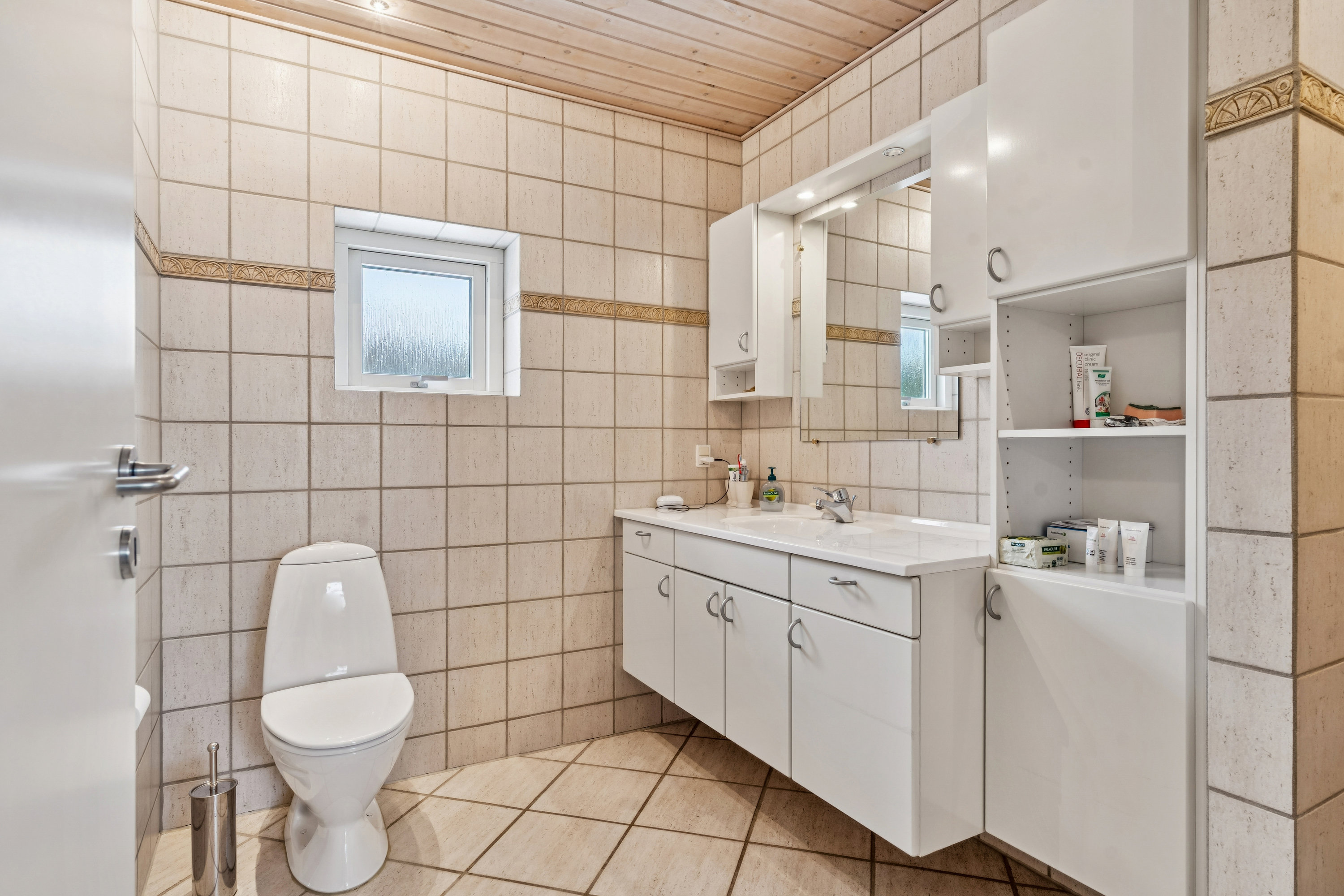 Fremhævet badeværelse billede i fuldskærmstilstand. Billede af Kirkevænget 2, 8722 Hedensted