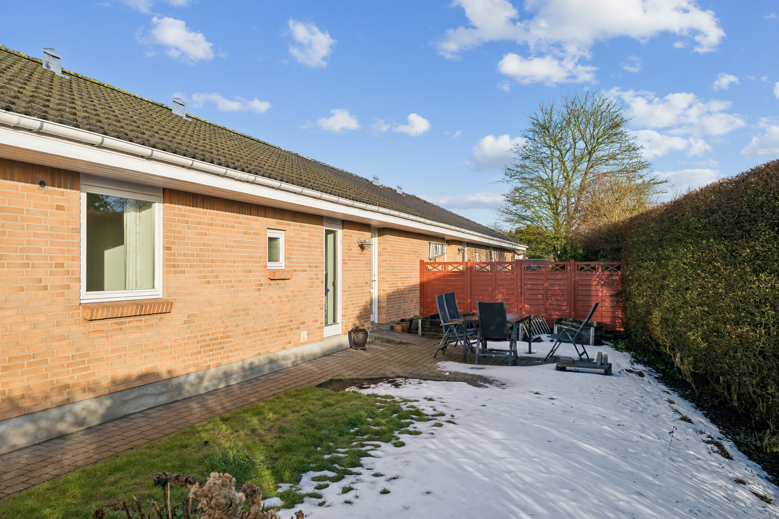 Fremhævet terrasse billede i fuldskærmstilstand. Billede af Kirkevænget 2, 8722 Hedensted