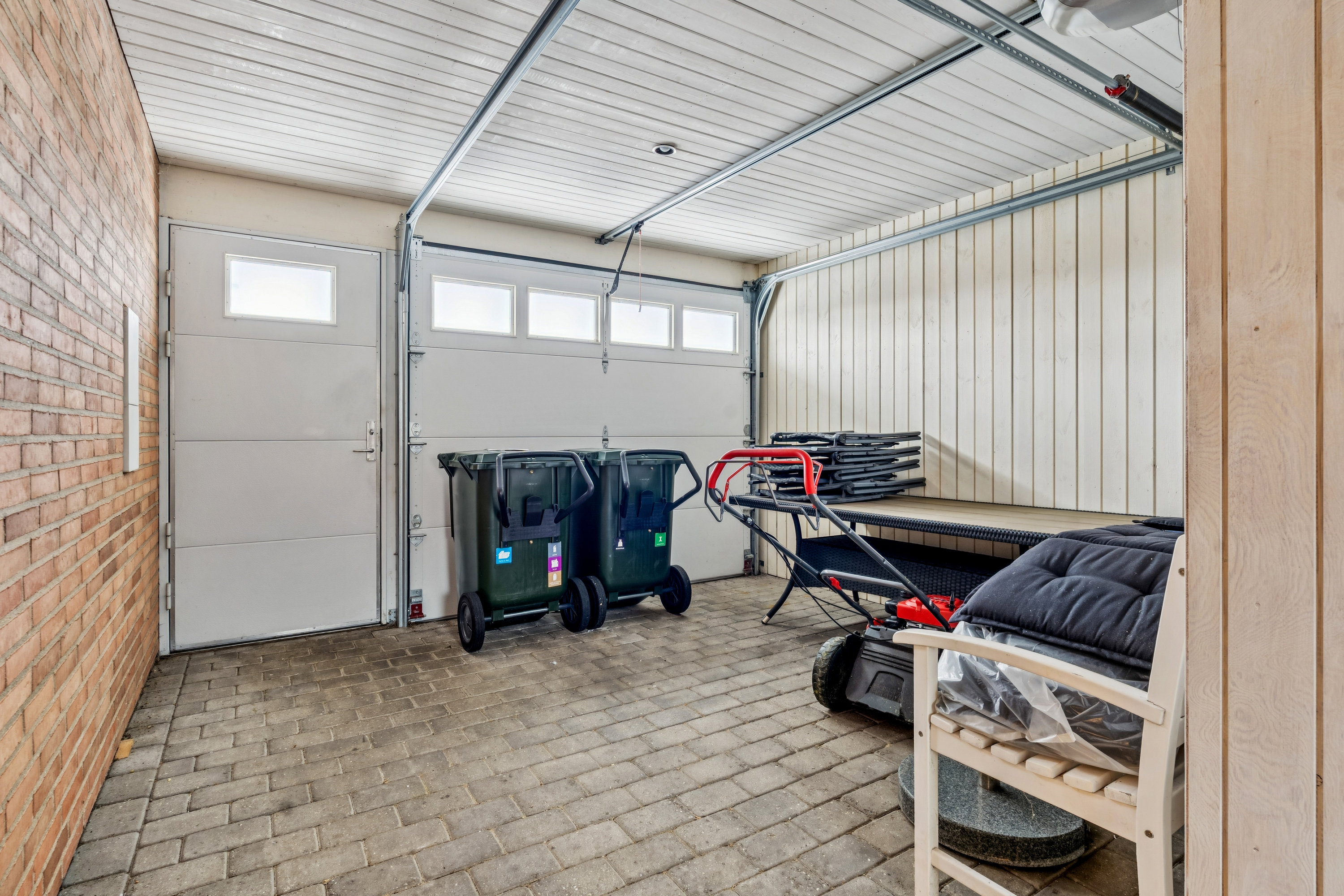 Fremhævet garage billede i fuldskærmstilstand. Billede af Kirkevænget 2, 8722 Hedensted