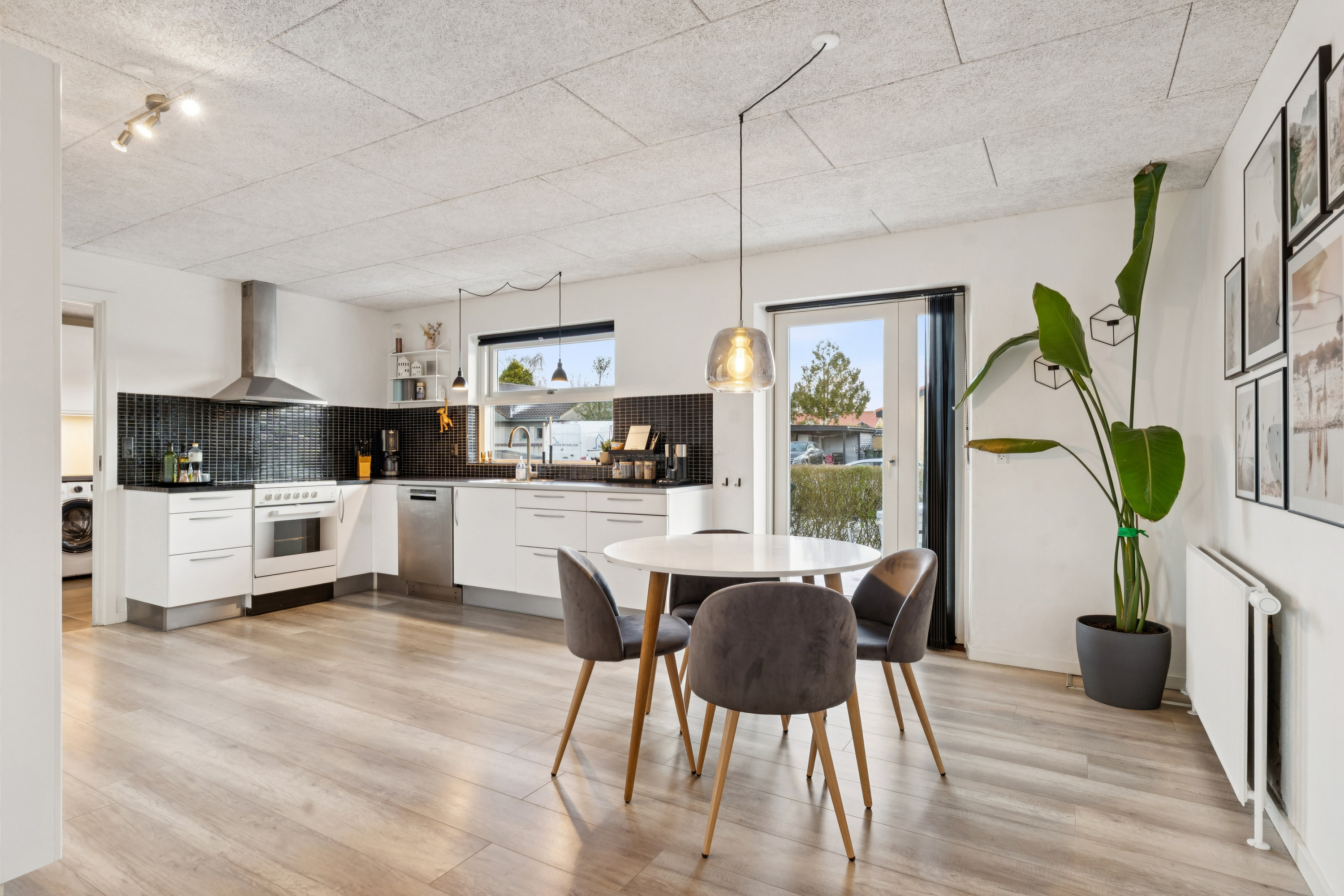 Fremhævet spiseplads billede i fuldskærmstilstand. Billede af Aakjærsvej 8, 8723 Løsning