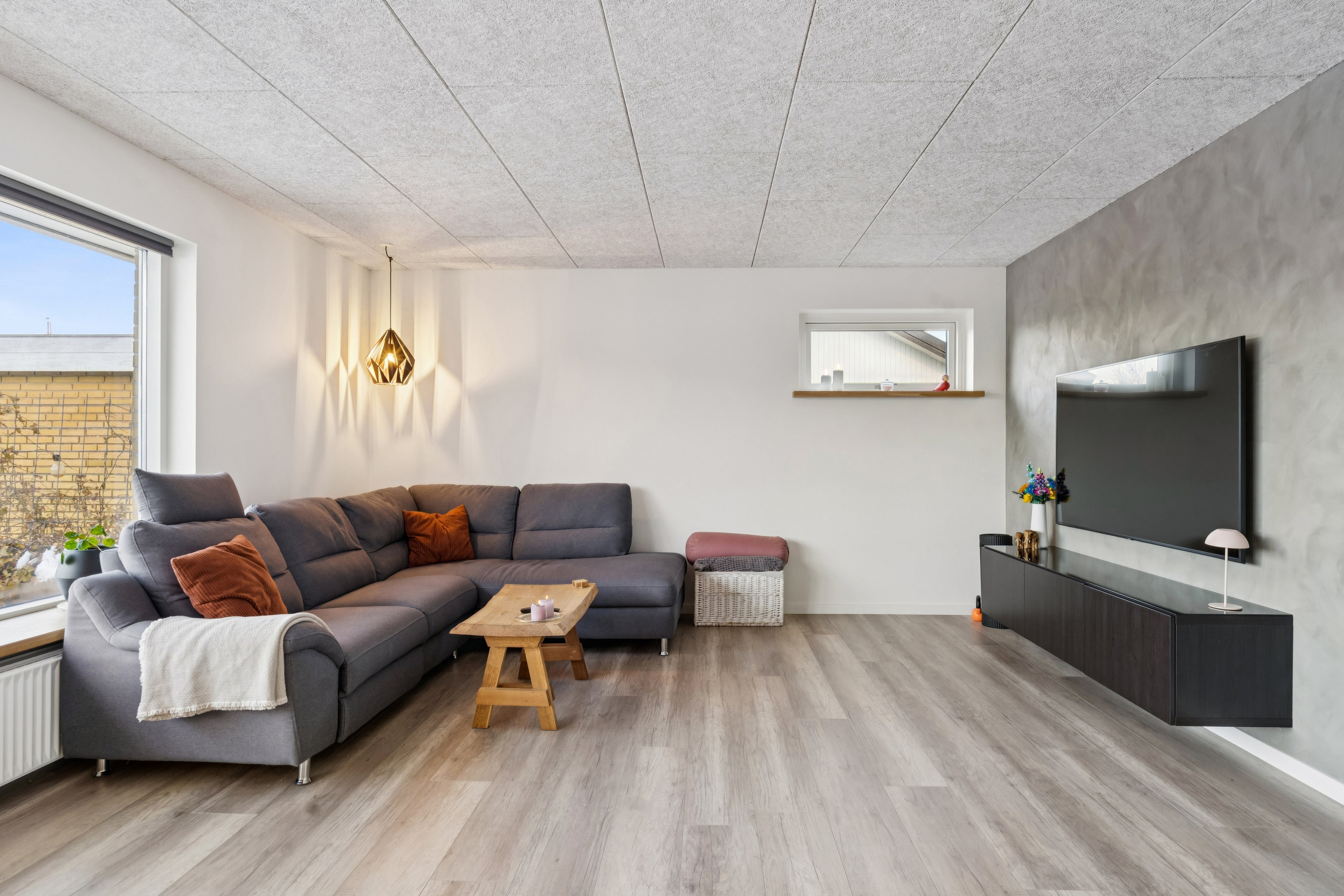 Fremhævet stue billede i fuldskærmstilstand. Billede af Aakjærsvej 8, 8723 Løsning