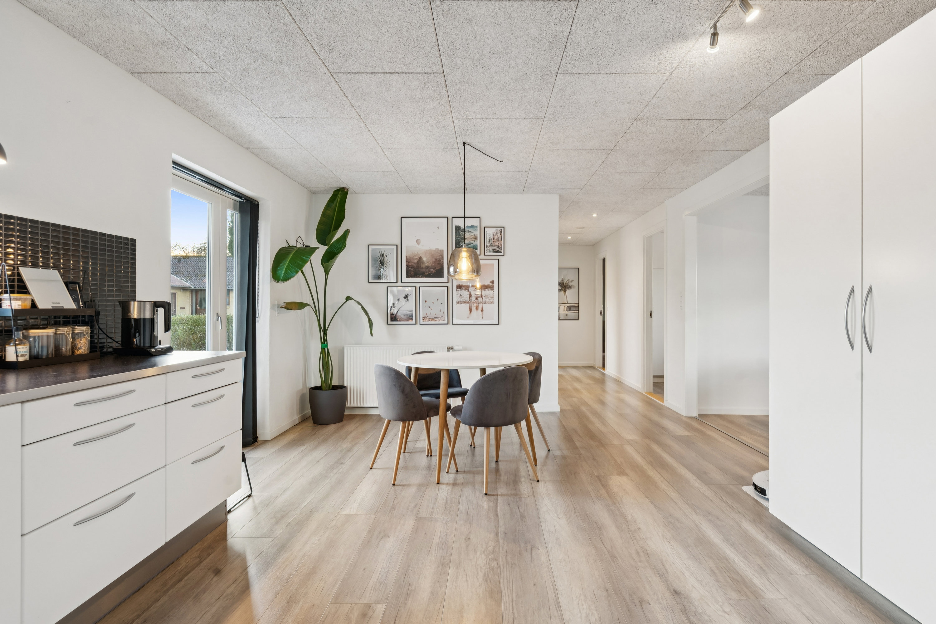 Fremhævet spiseplads billede i fuldskærmstilstand. Billede af Aakjærsvej 8, 8723 Løsning