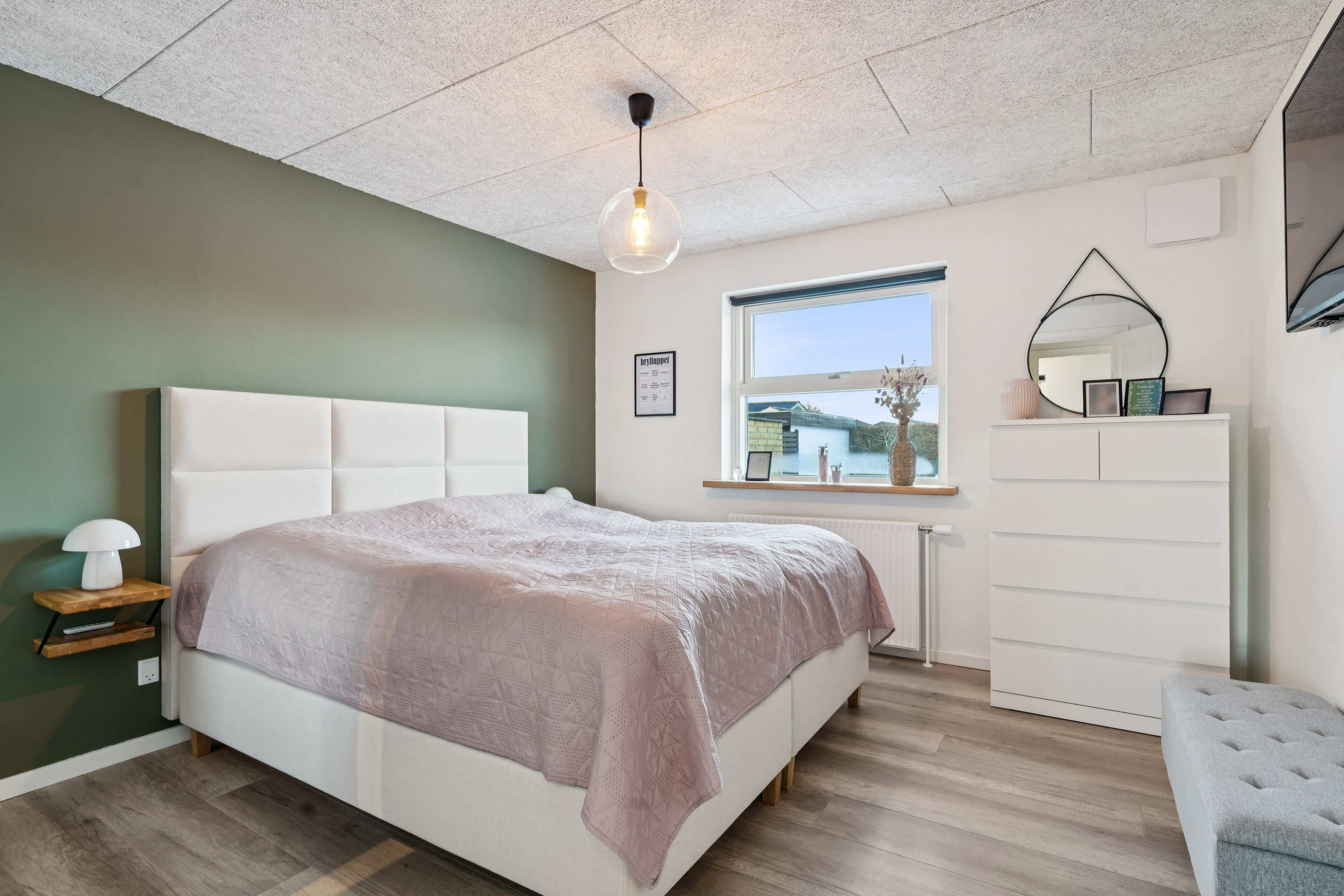 Fremhævet soveværelse billede i fuldskærmstilstand. Billede af Aakjærsvej 8, 8723 Løsning