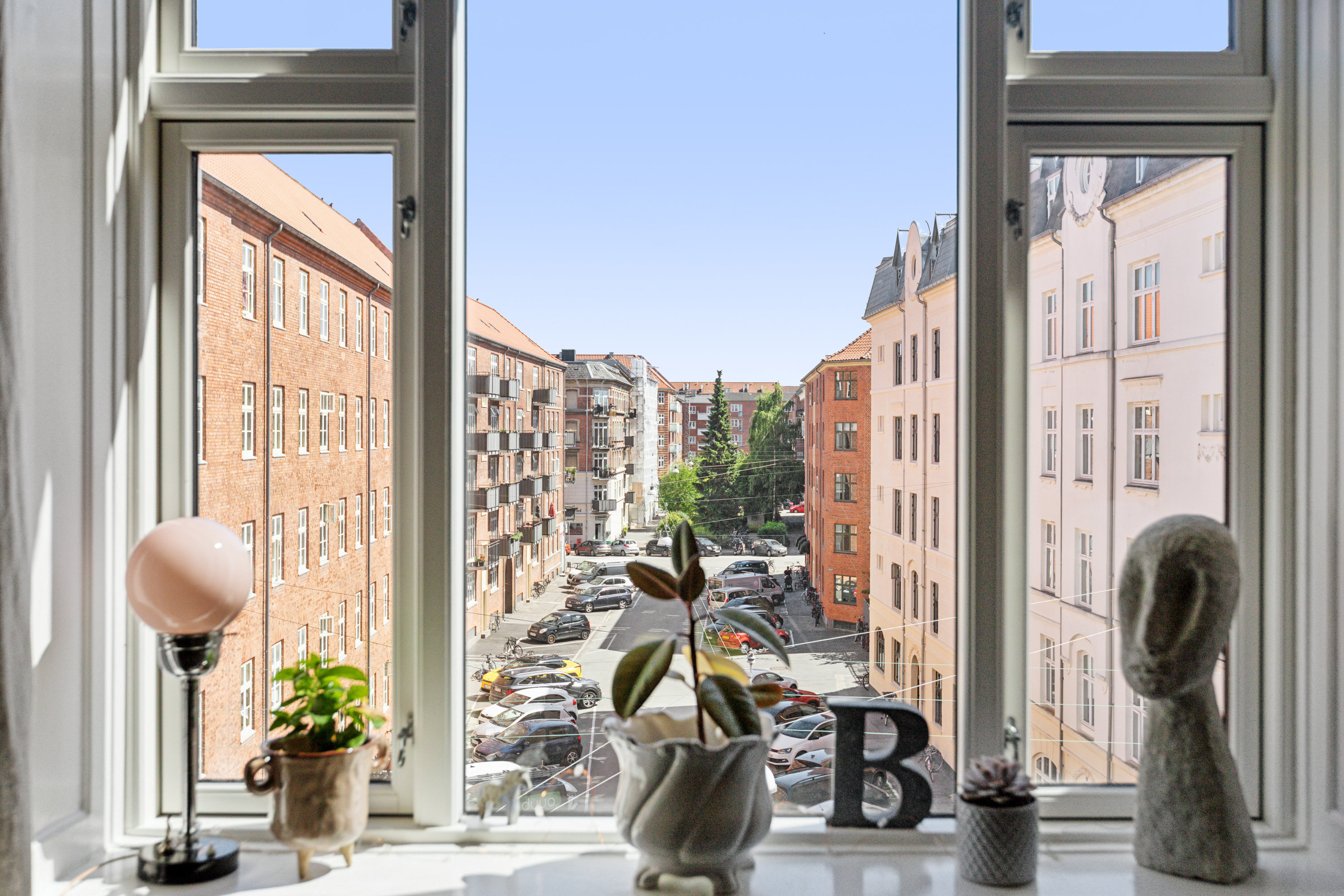 Fremhævet  billede i fuldskærmstilstand. Billede af Tycho Brahes Allé 13, 3. th., 2300 København S