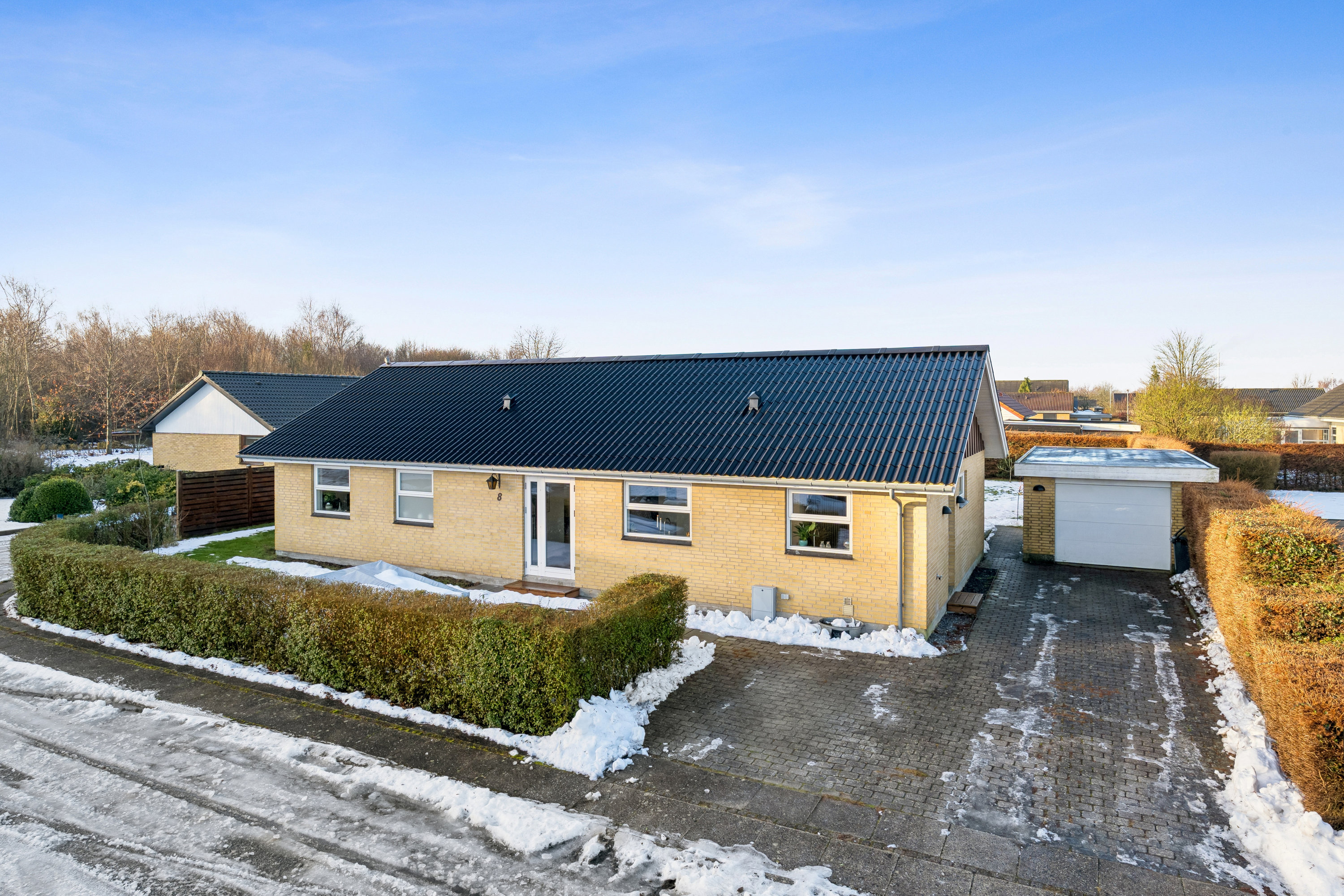 Villa: Ejendommen på Aakjærsvej 8, 8723 Løsning