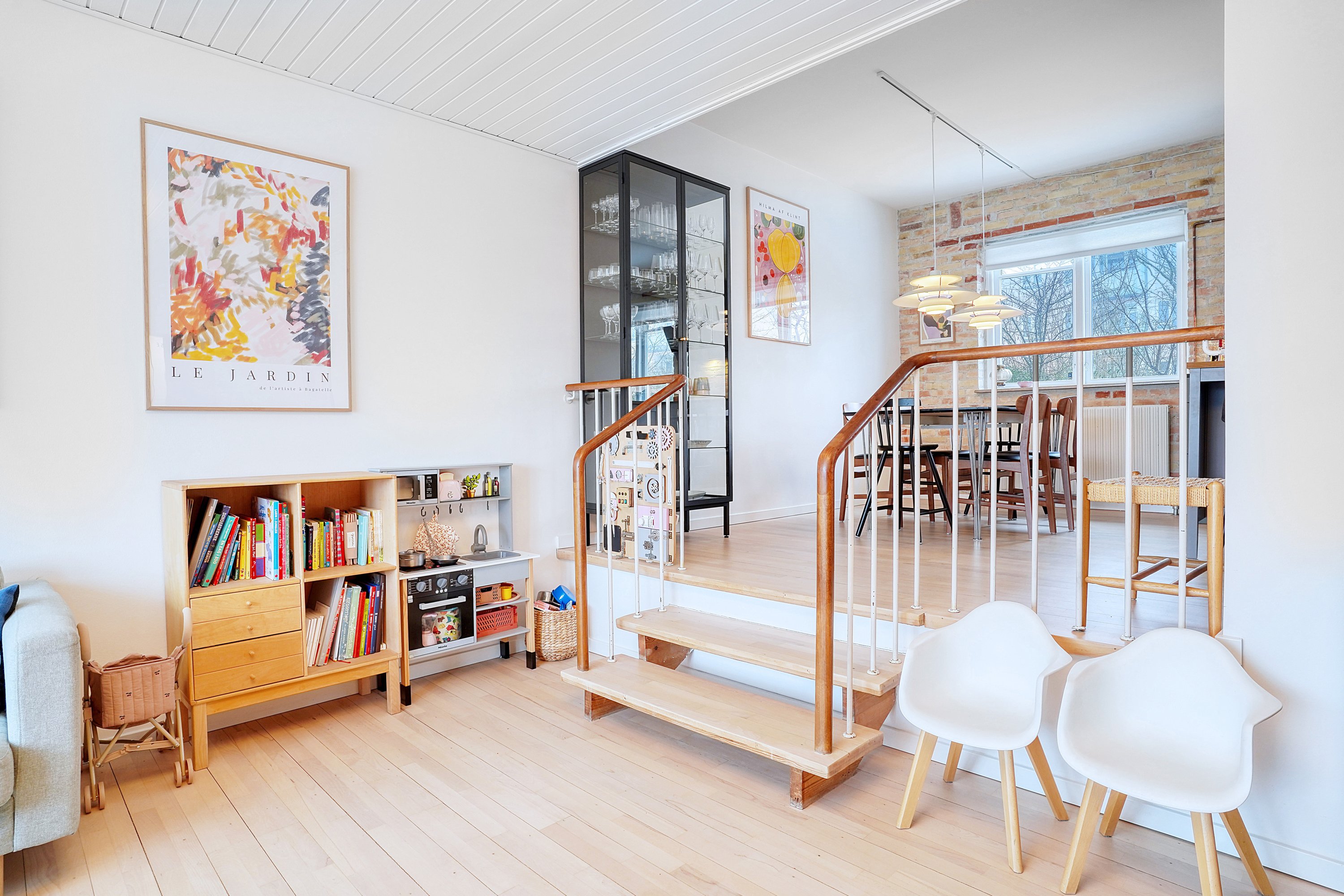 Fremhævet stue billede i fuldskærmstilstand. Billede af Granbakken 8, 3400 Hillerød