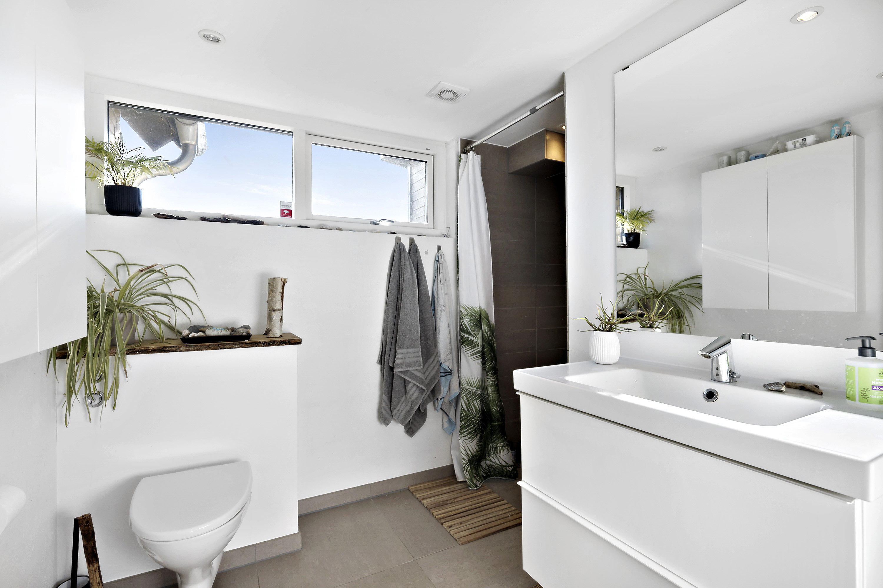 Fremhævet  billede i fuldskærmstilstand. Billede af Tulstrupvej 2B, 3400 Hillerød