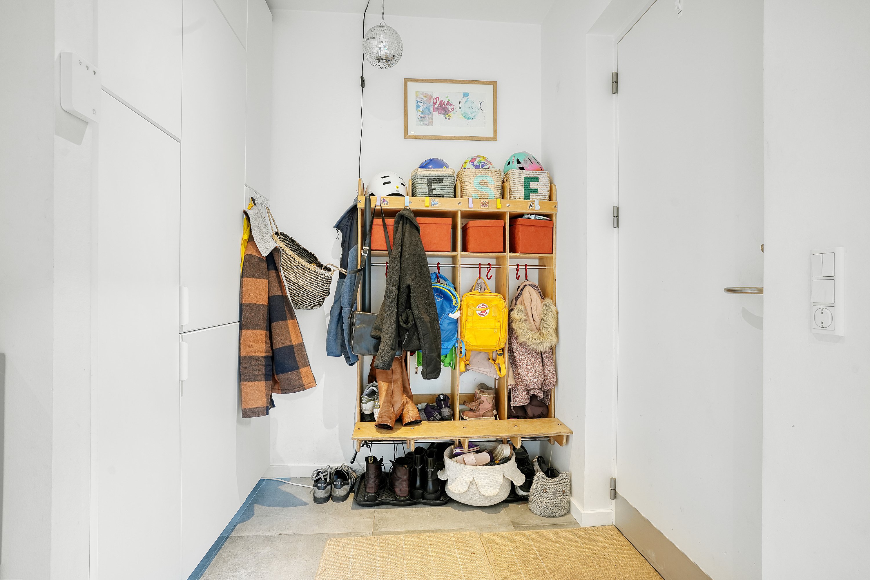 Fremhævet entré billede i fuldskærmstilstand. Billede af Rubinolavej 43, 2500 Valby