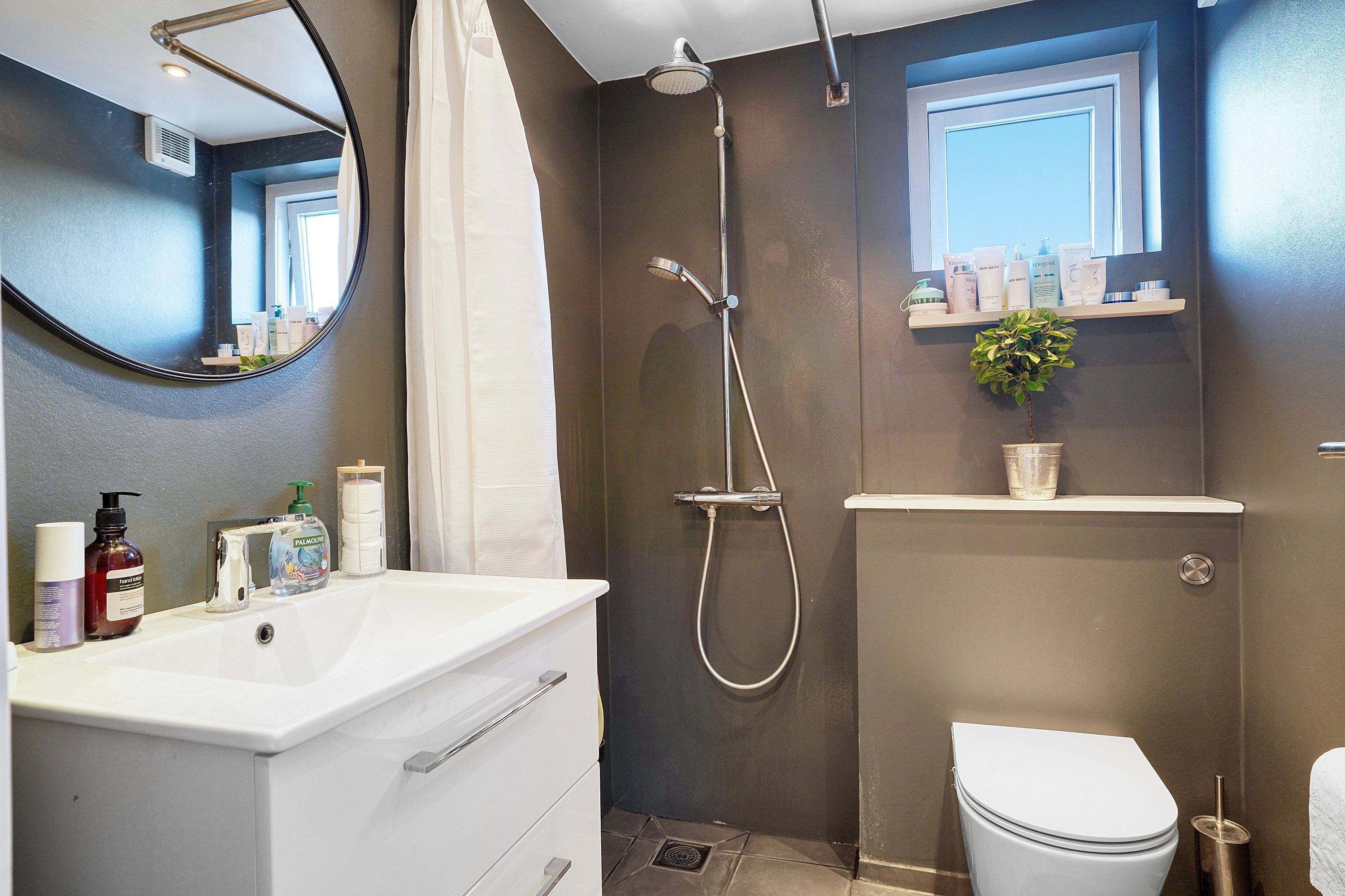 Fremhævet badeværelse billede i fuldskærmstilstand. Billede af Munkegårdsvej 20B, 3490 Kvistgård