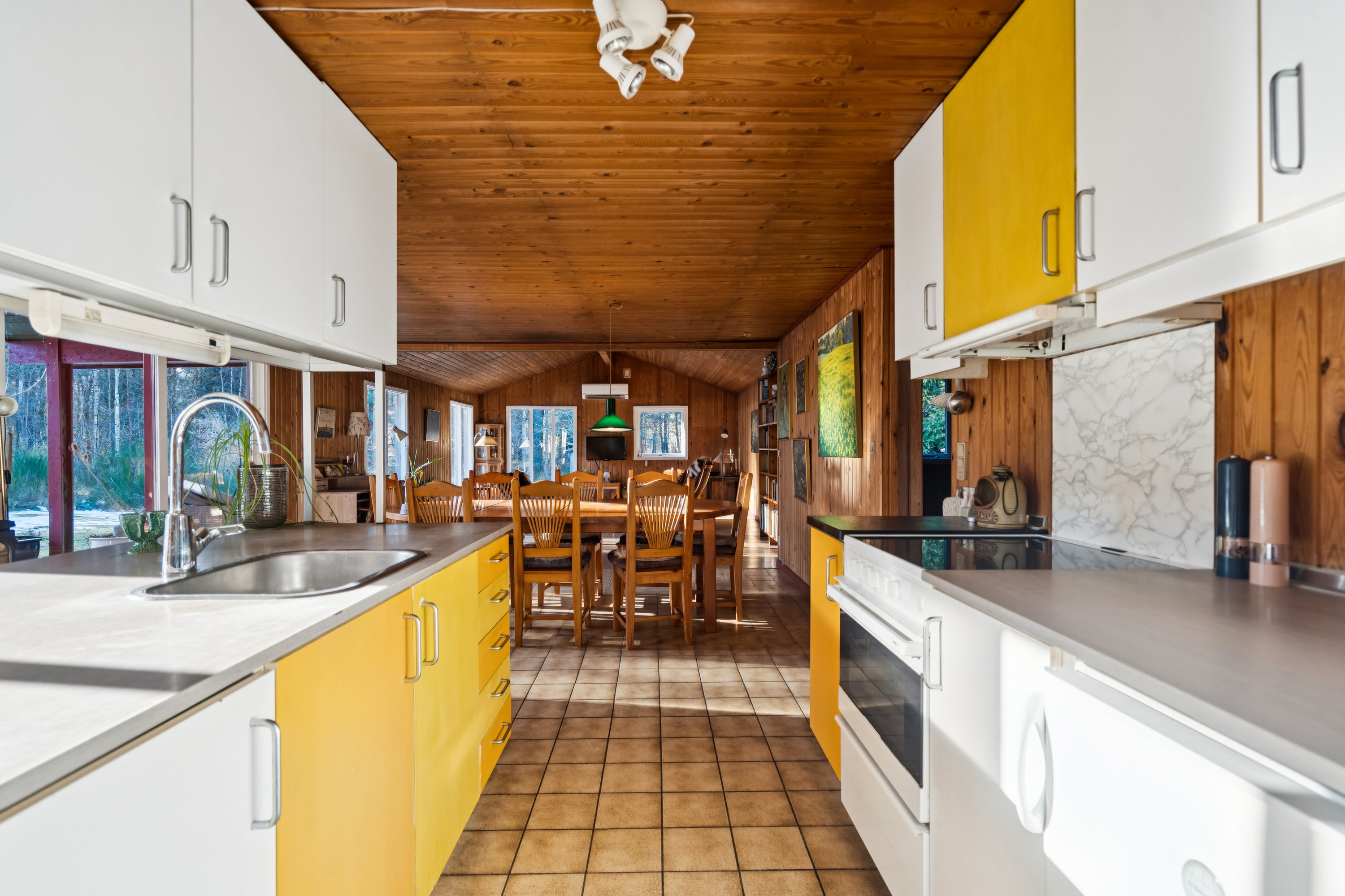 Fremhævet køkken billede i fuldskærmstilstand. Billede af Linievejen 28, Østerby, 9940 Læsø