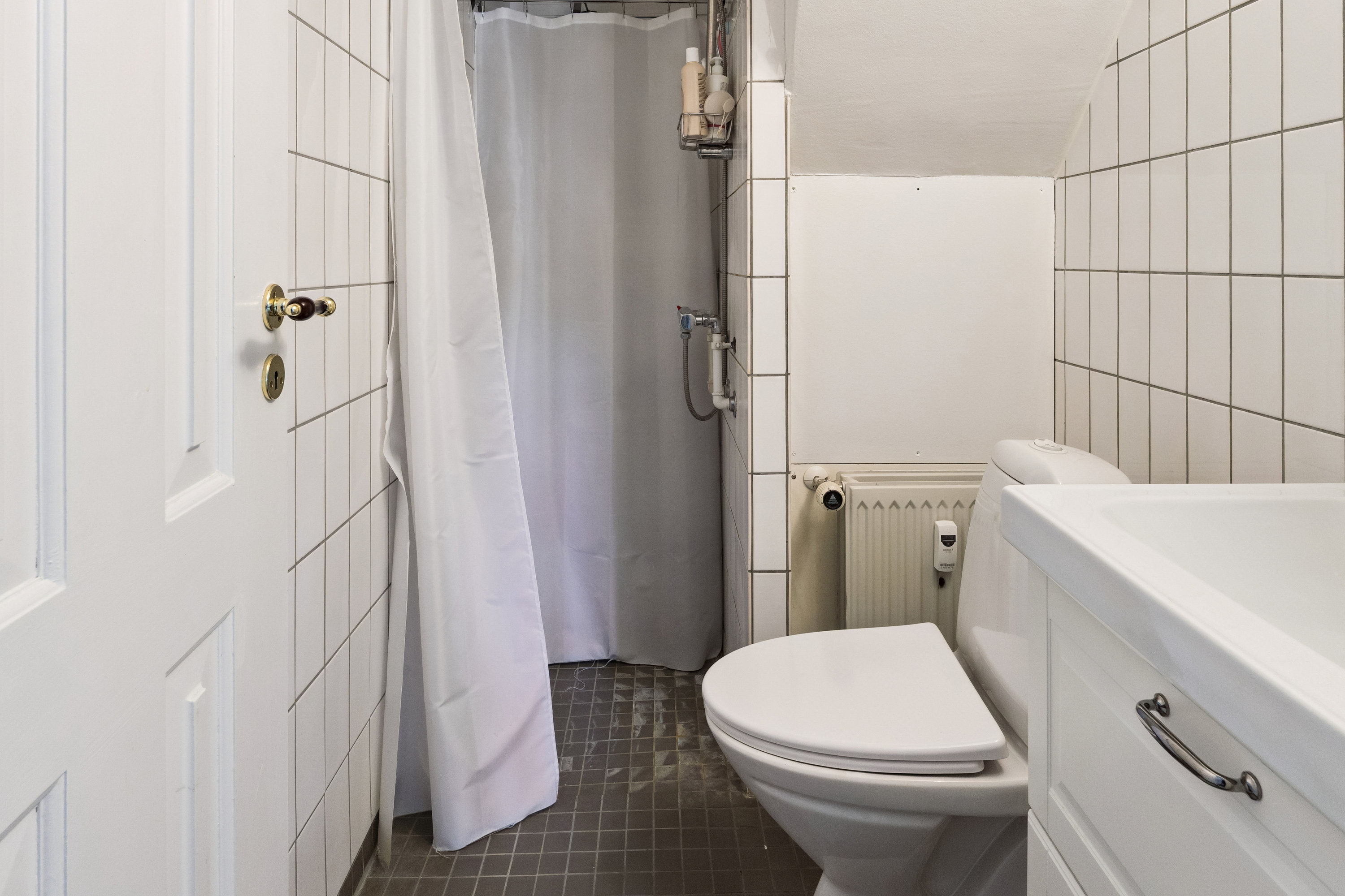 Fremhævet badeværelse billede i fuldskærmstilstand. Billede af Klerkegade 17A, 5. th., 1308 København K