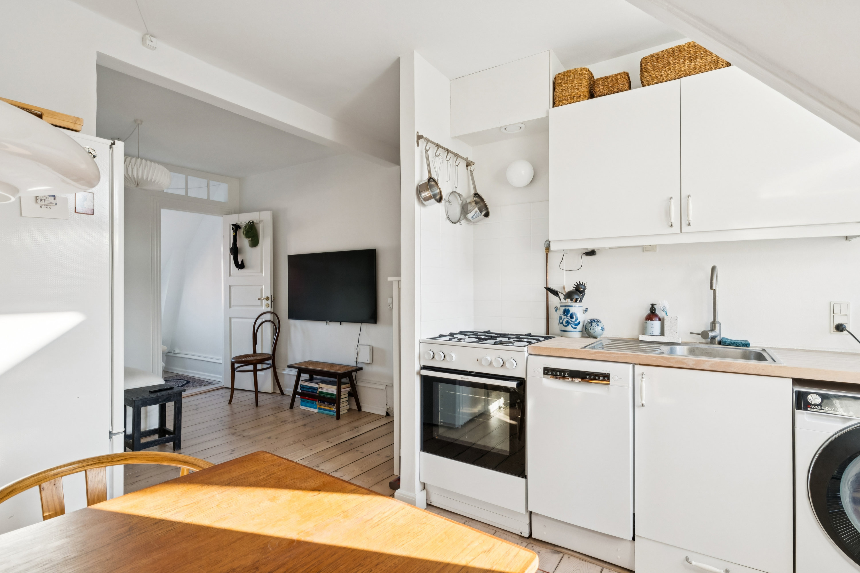 Fremhævet køkken billede i fuldskærmstilstand. Billede af Klerkegade 17A, 5. th., 1308 København K