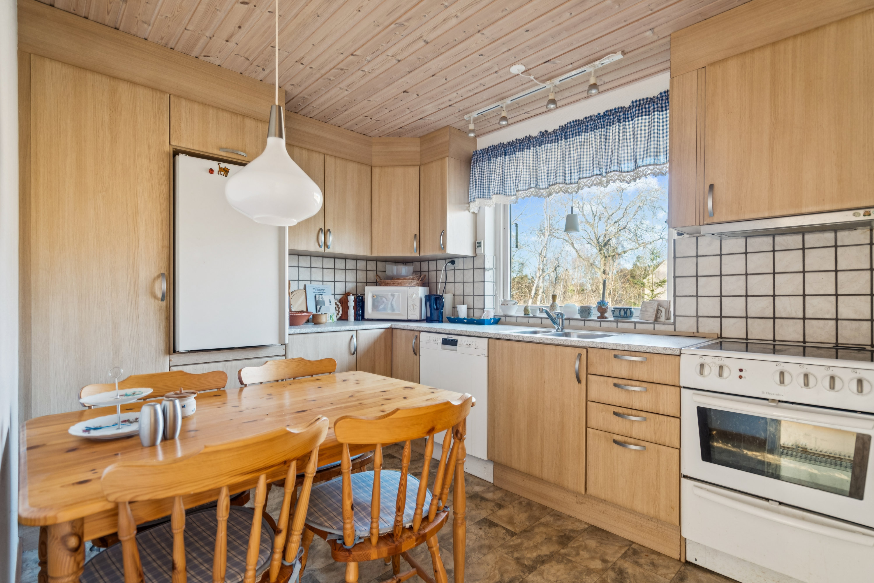 Fremhævet køkken billede i fuldskærmstilstand. Billede af Peter Danielsvej 12, Østerby, 9940 Læsø