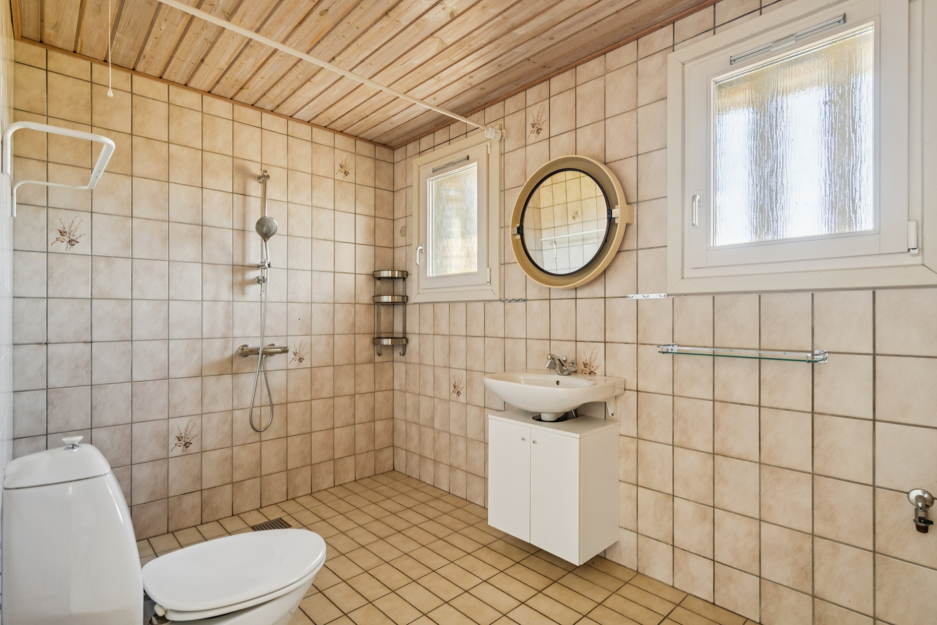 Fremhævet badeværelse billede i fuldskærmstilstand. Billede af Doktorvejen 6A, Byrum, 9940 Læsø