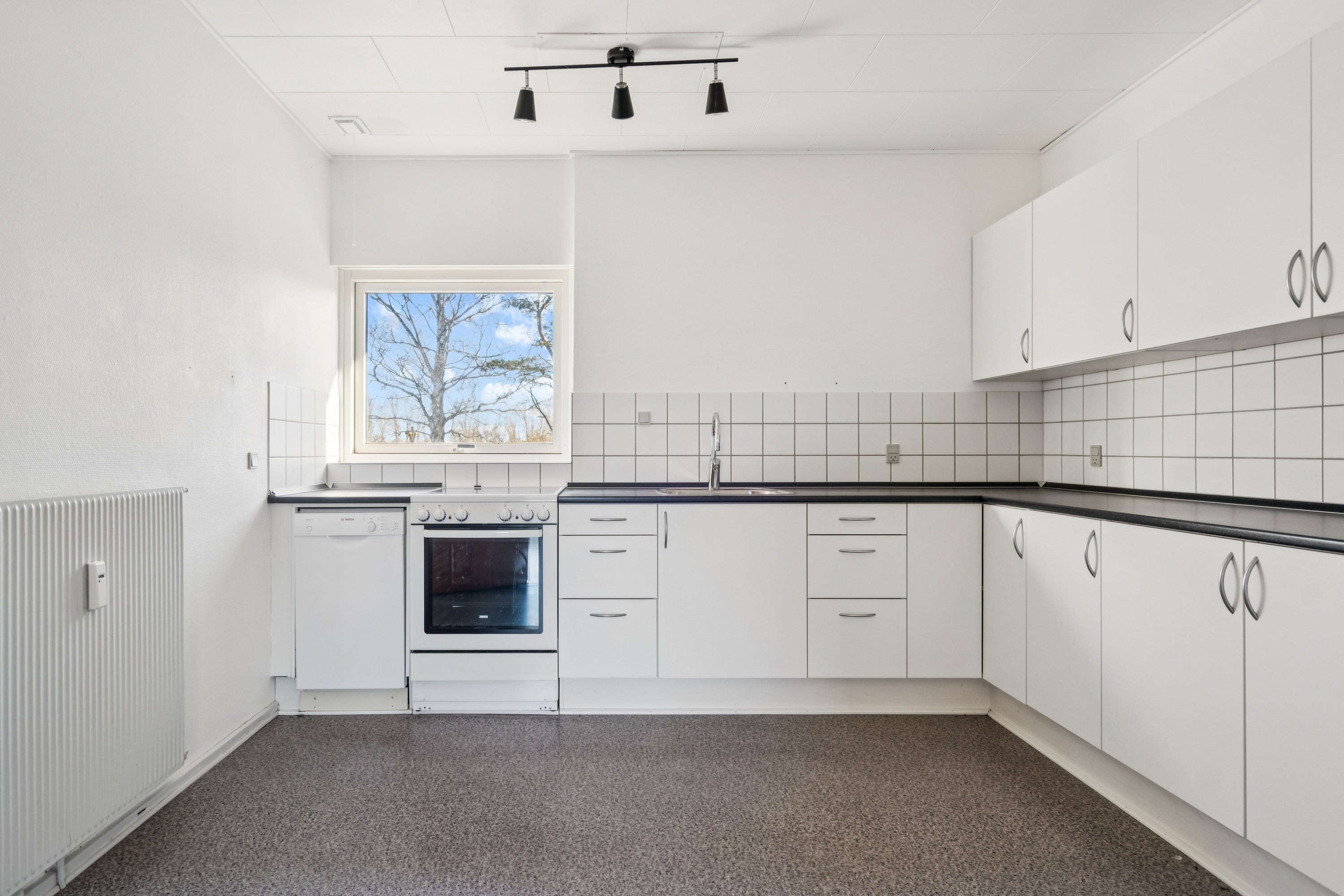 Fremhævet køkken billede i fuldskærmstilstand. Billede af Doktorvejen 6A, Byrum, 9940 Læsø