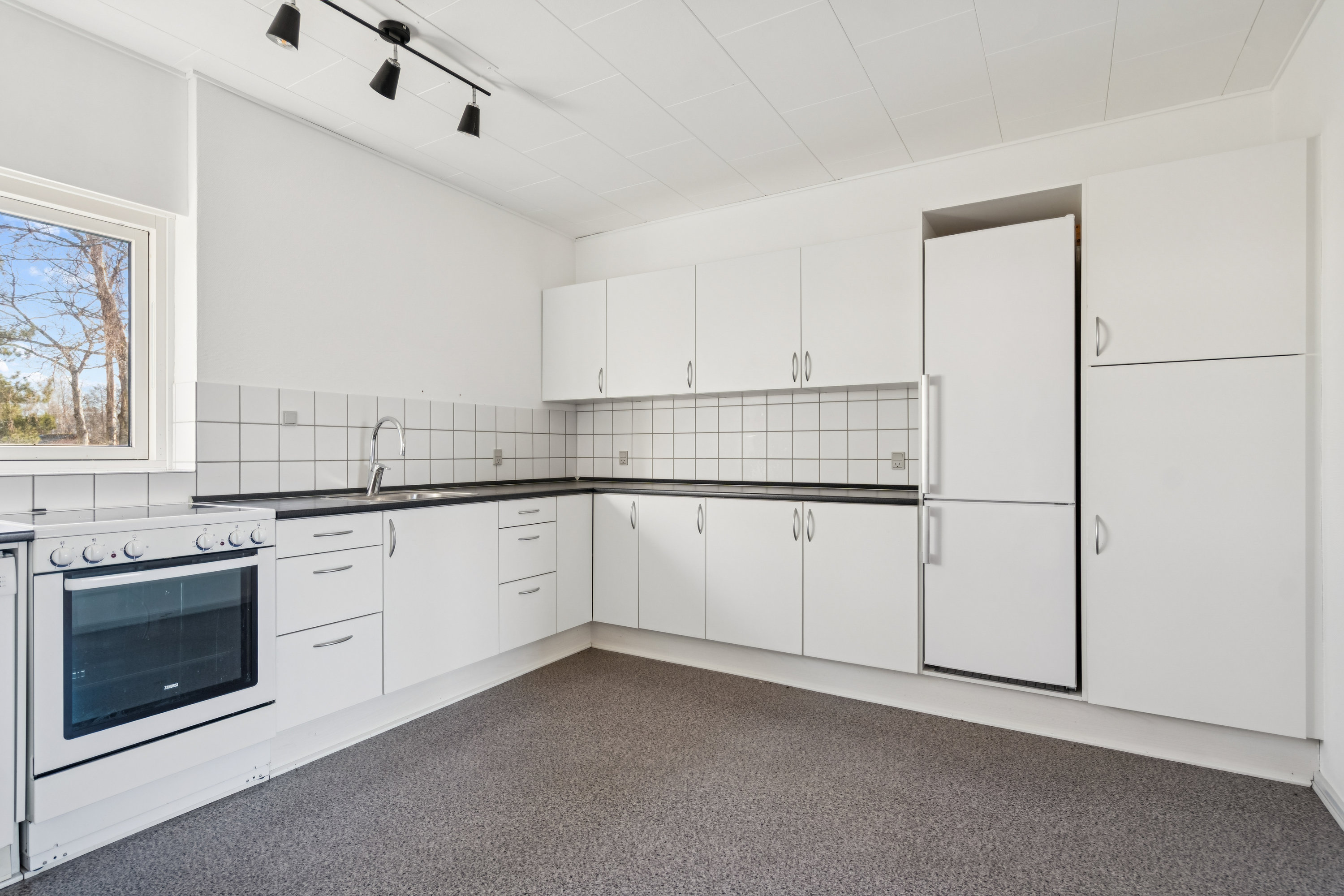 Fremhævet køkken billede i fuldskærmstilstand. Billede af Doktorvejen 6A, Byrum, 9940 Læsø