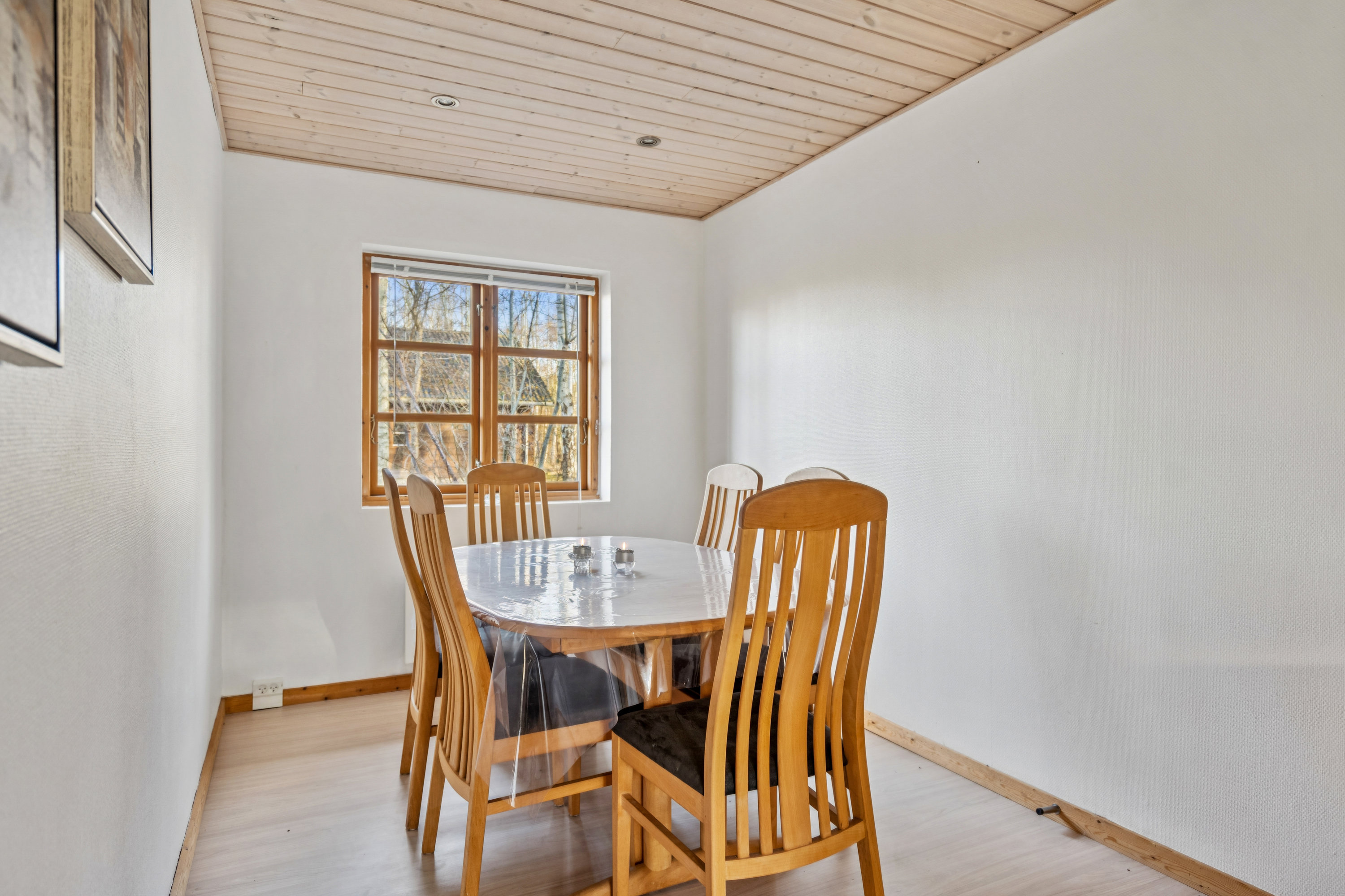 Fremhævet stue billede i fuldskærmstilstand. Billede af Smørblomstvej 2, Vesterø Havn, 9940 Læsø