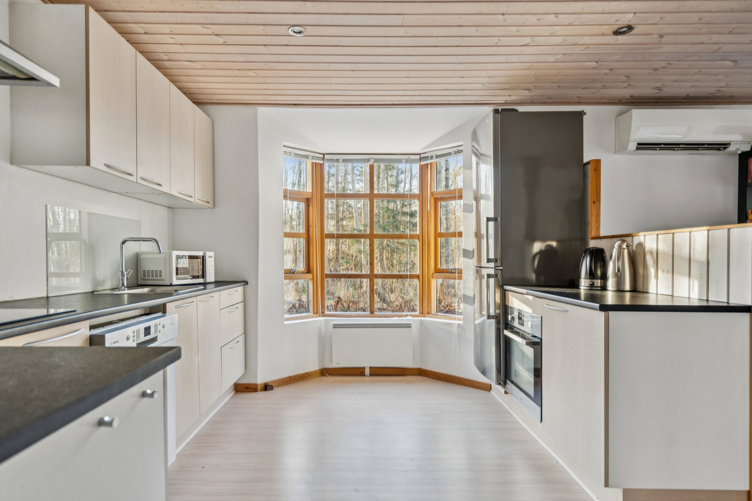 Fremhævet køkken billede i fuldskærmstilstand. Billede af Smørblomstvej 2, Vesterø Havn, 9940 Læsø