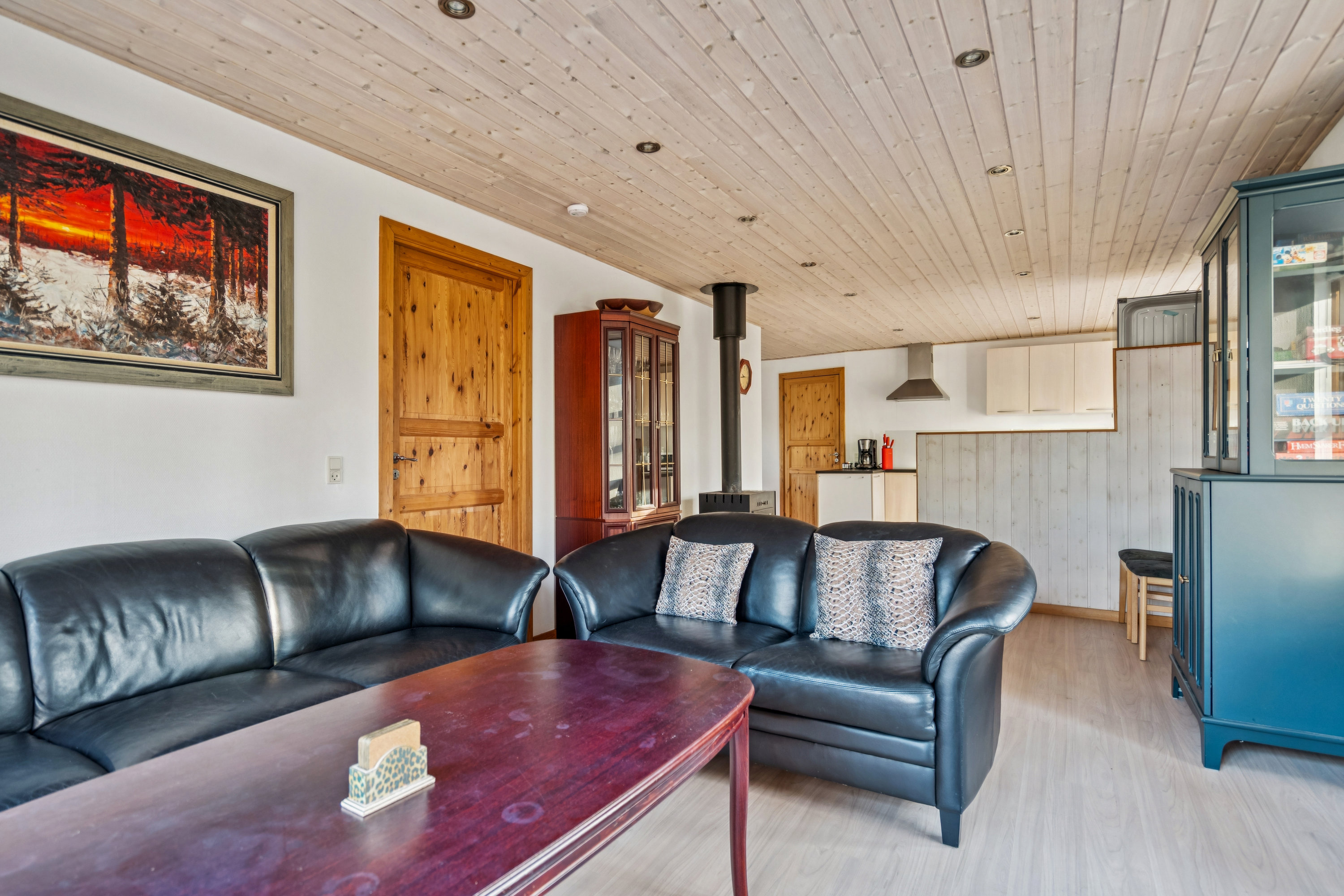 Fremhævet stue billede i fuldskærmstilstand. Billede af Smørblomstvej 2, Vesterø Havn, 9940 Læsø